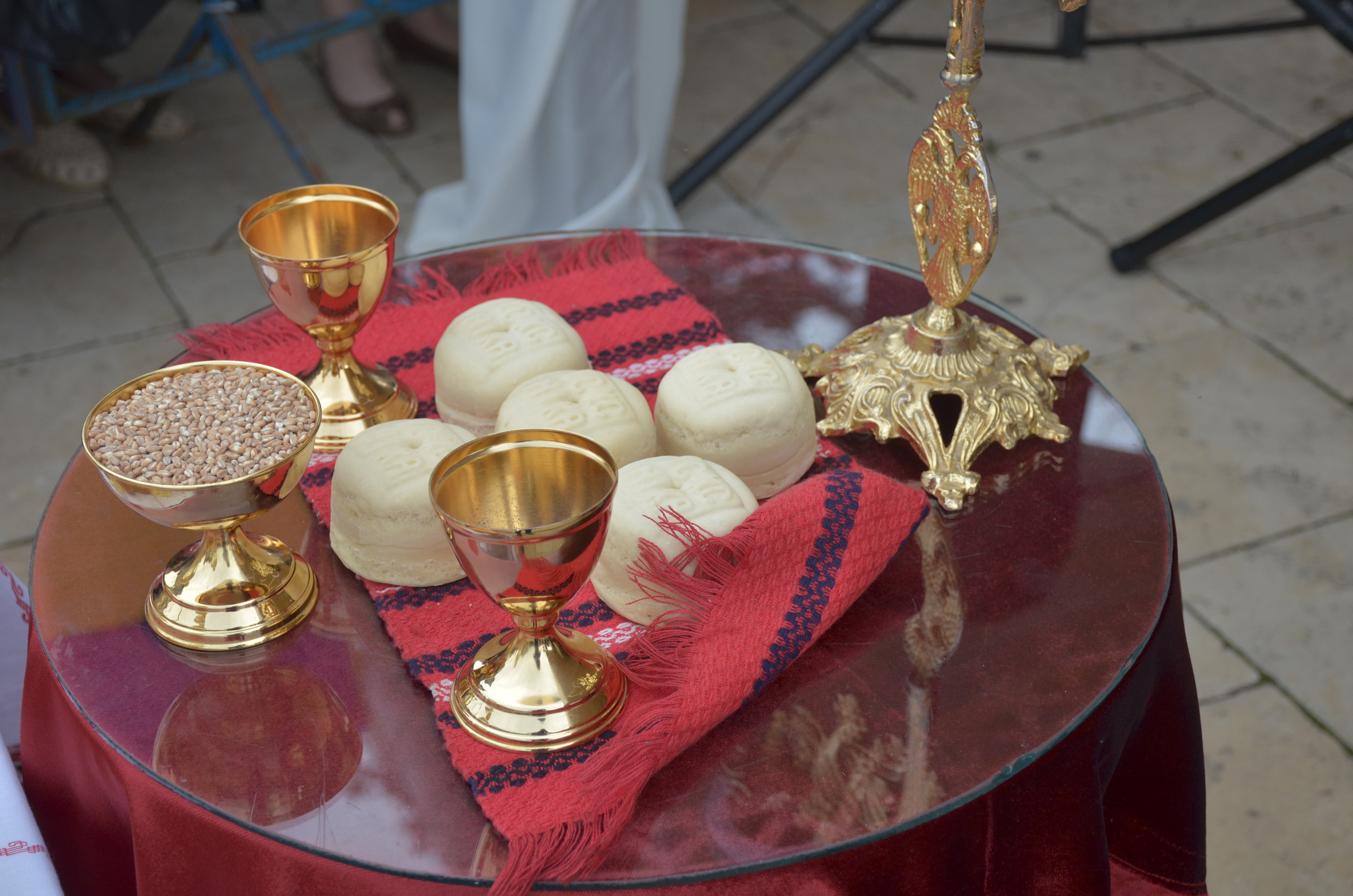 Procesiune cu sfinte moaște la Piatra Neamț, cu ocazia sărbătorii Nașterea Sfântului Ioan Botezătorul Procesiune cu sfinte moaște la Piatra Neamț, cu ocazia sărbătorii Nașterea Sfântului Ioan Botezătorul