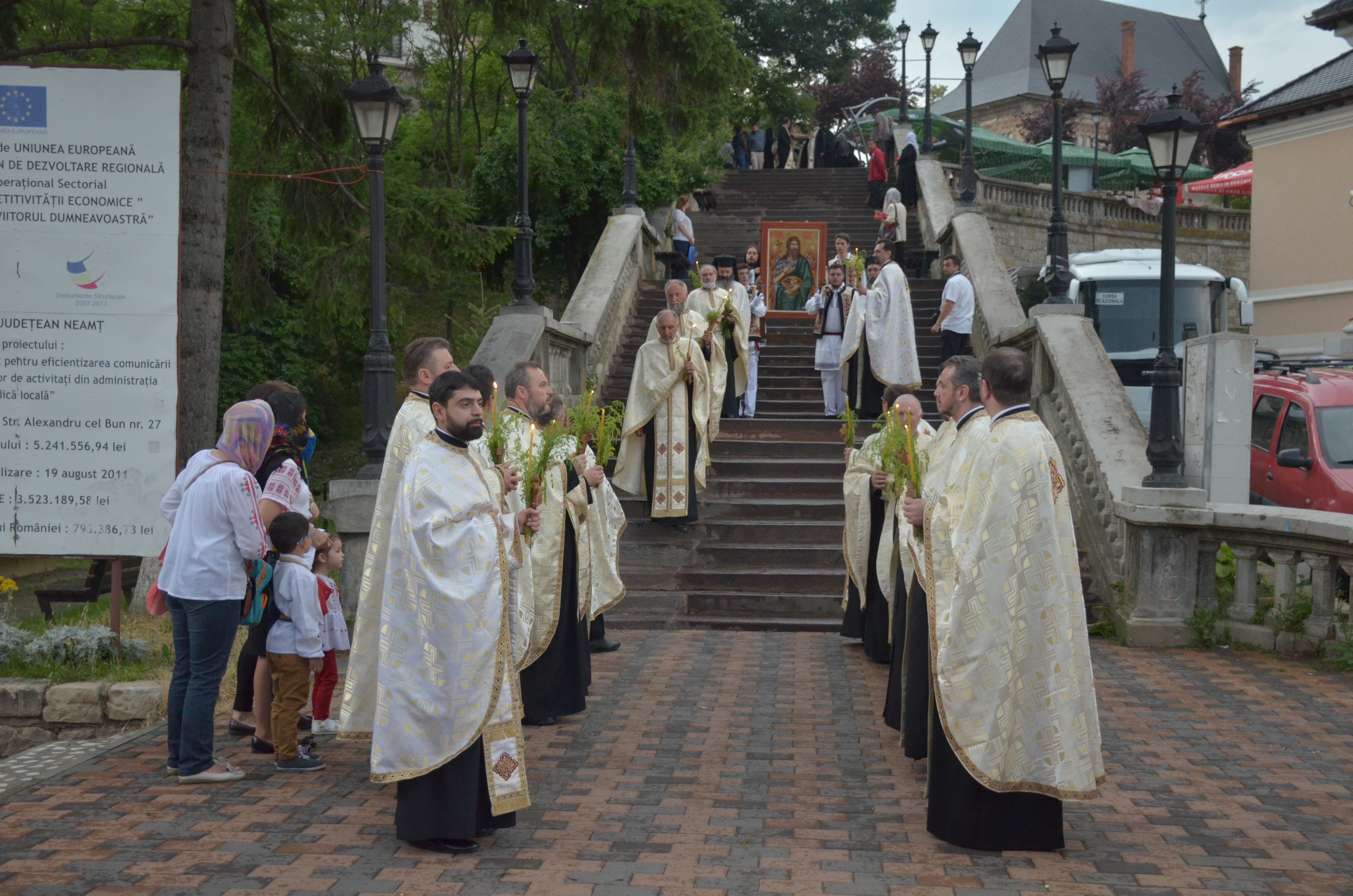 Procesiune cu sfinte moaște la Piatra Neamț, cu ocazia sărbătorii Nașterea Sfântului Ioan Botezătorul Procesiune cu sfinte moaște la Piatra Neamț, cu ocazia sărbătorii Nașterea Sfântului Ioan Botezătorul