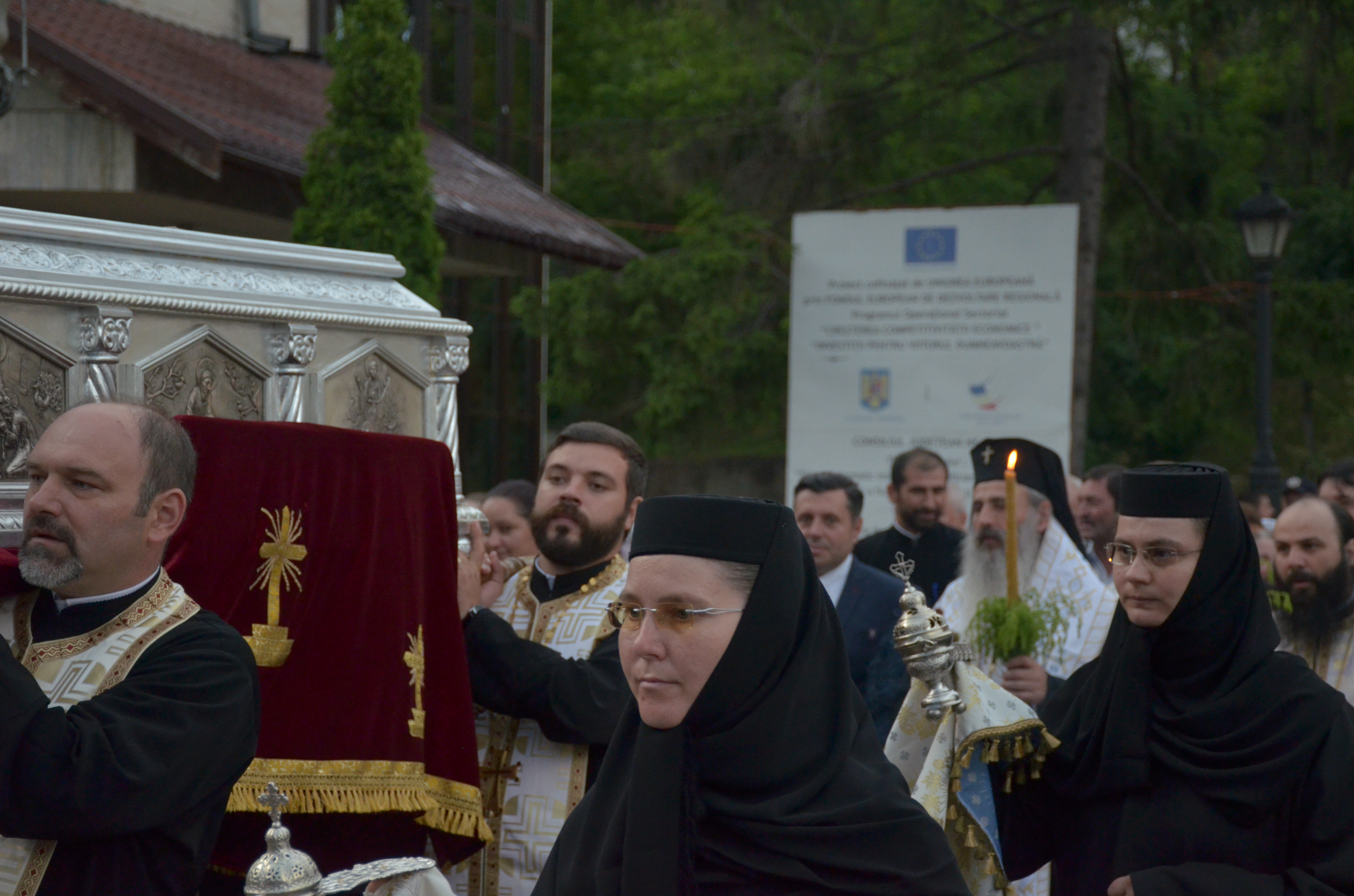 Procesiune cu sfinte moaște la Piatra Neamț, cu ocazia sărbătorii Nașterea Sfântului Ioan Botezătorul Procesiune cu sfinte moaște la Piatra Neamț, cu ocazia sărbătorii Nașterea Sfântului Ioan Botezătorul
