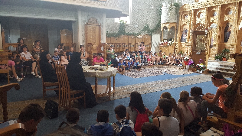 Şcoala de vară „Acasă la Sfântul Nicolae“, la Moineşti Şcoala de vară „Acasă la Sfântul Nicolae“, la Moineşti