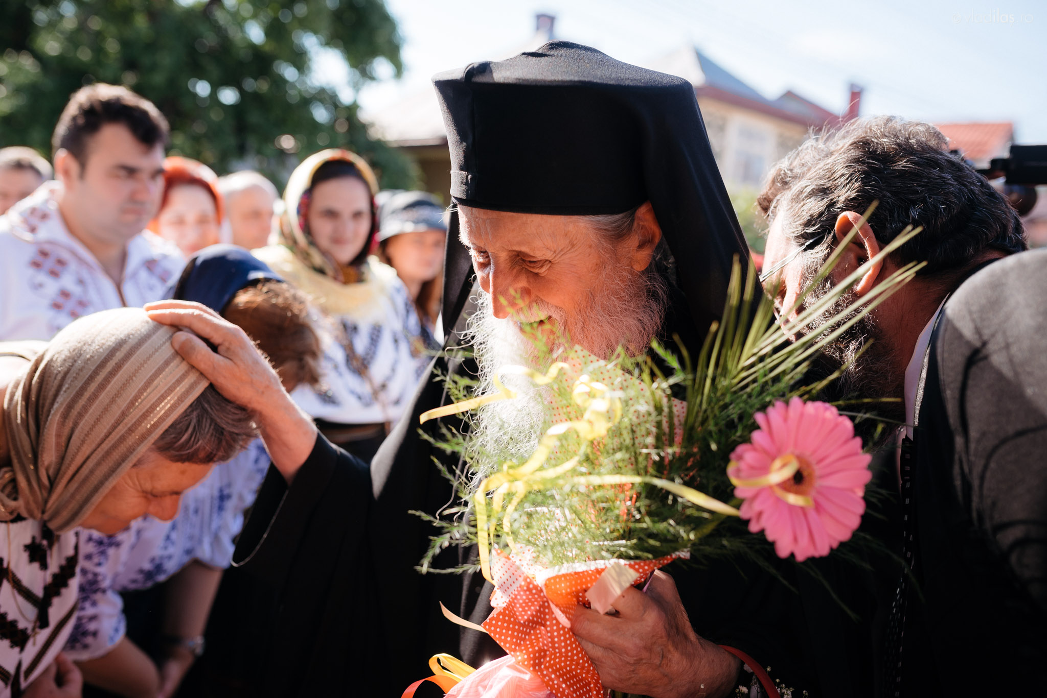 Resfinţire de biserică şi sfinţire de paraclis la Bucşoaia, Frasin