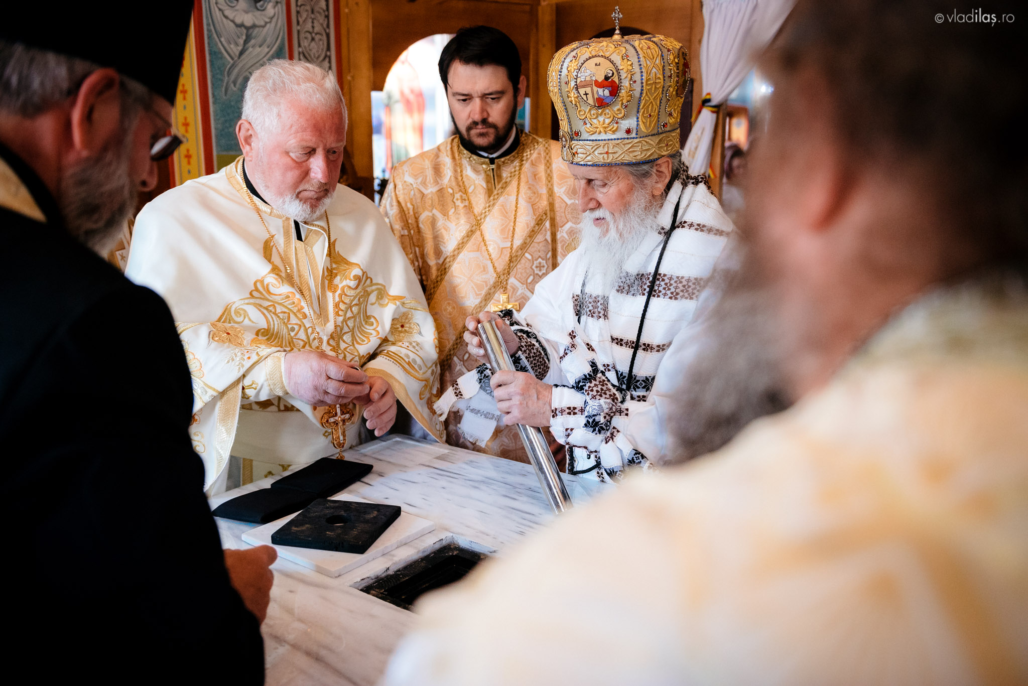 Resfinţire de biserică şi sfinţire de paraclis la Bucşoaia, Frasin