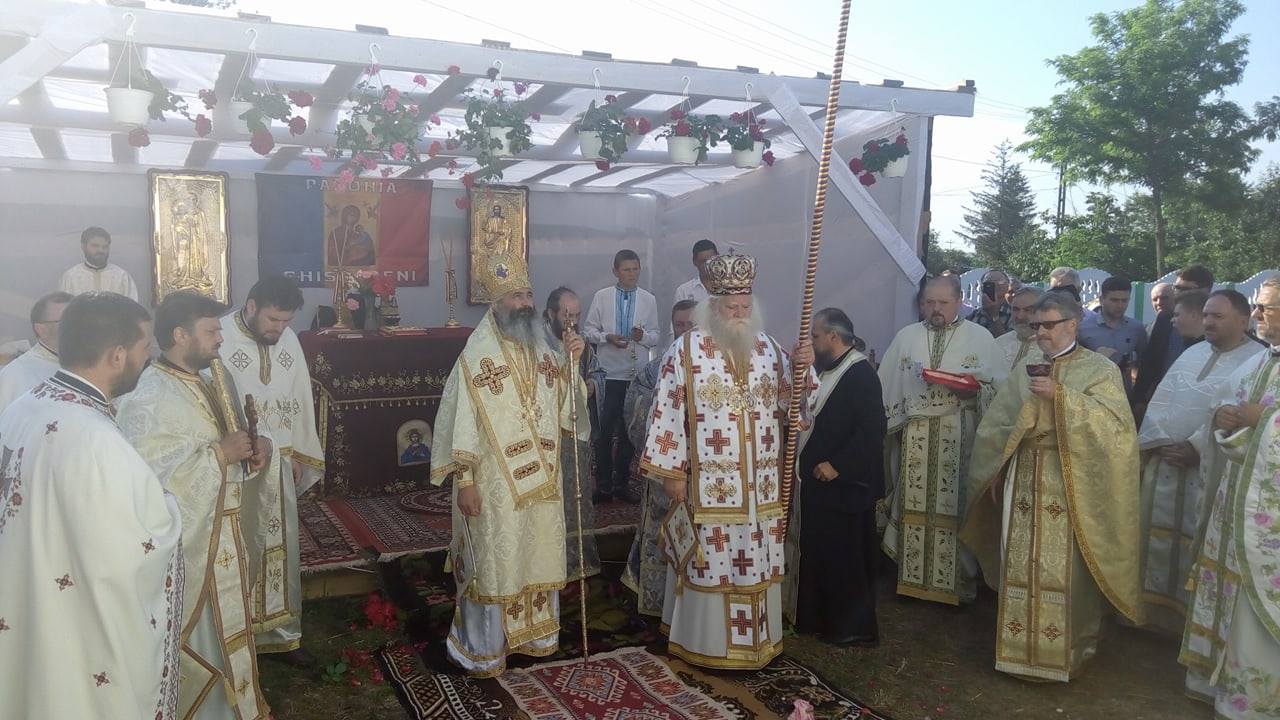 Biserica „Sfântul Apostol Andrei“ din Satu Nou, sfinţită de doi ierarhi