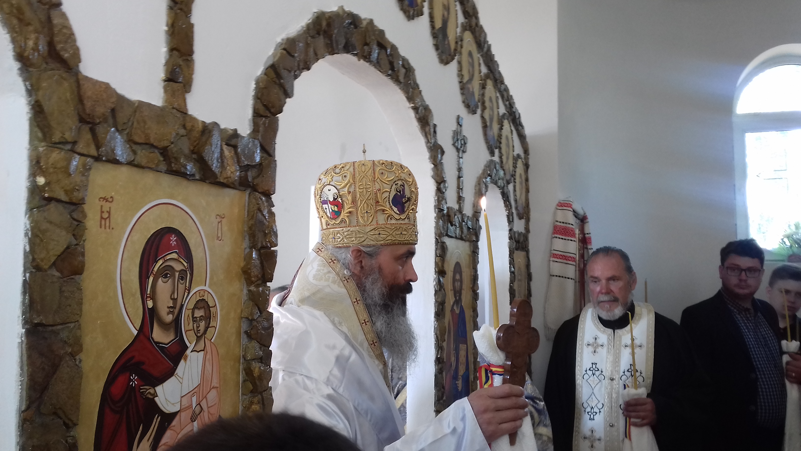 Biserica „Sfântul Apostol Andrei“ din Satu Nou, sfinţită de doi ierarhi
