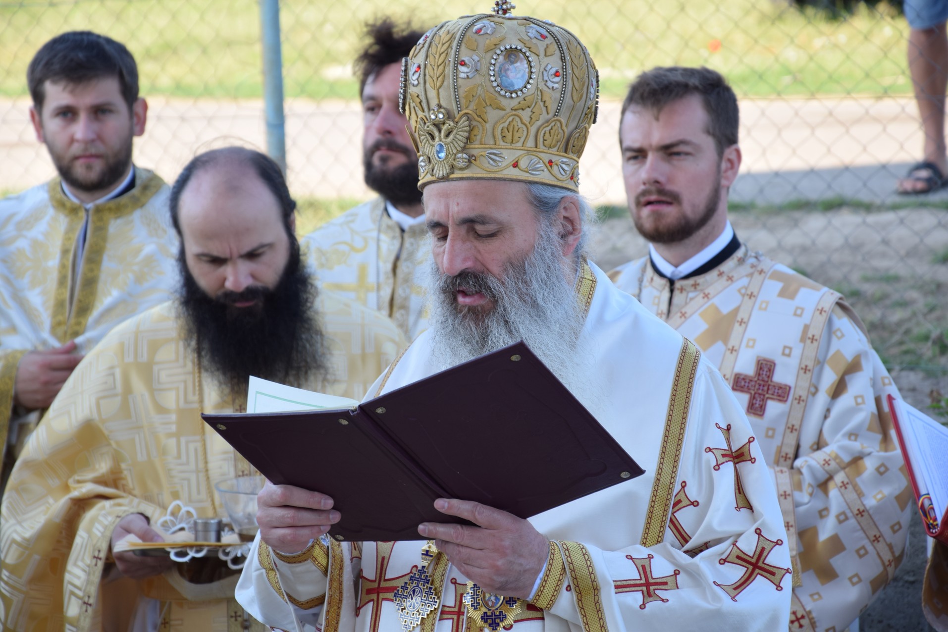 Biserica „Duminica Tuturor Sfinților” din satul Stânca, sfințită de IPS Mitropolit Teofan (GALERIE FOTO) Biserica „Duminica Tuturor Sfinților” din satul Stânca, sfințită de IPS Mitropolit Teofan (GALERIE FOTO)