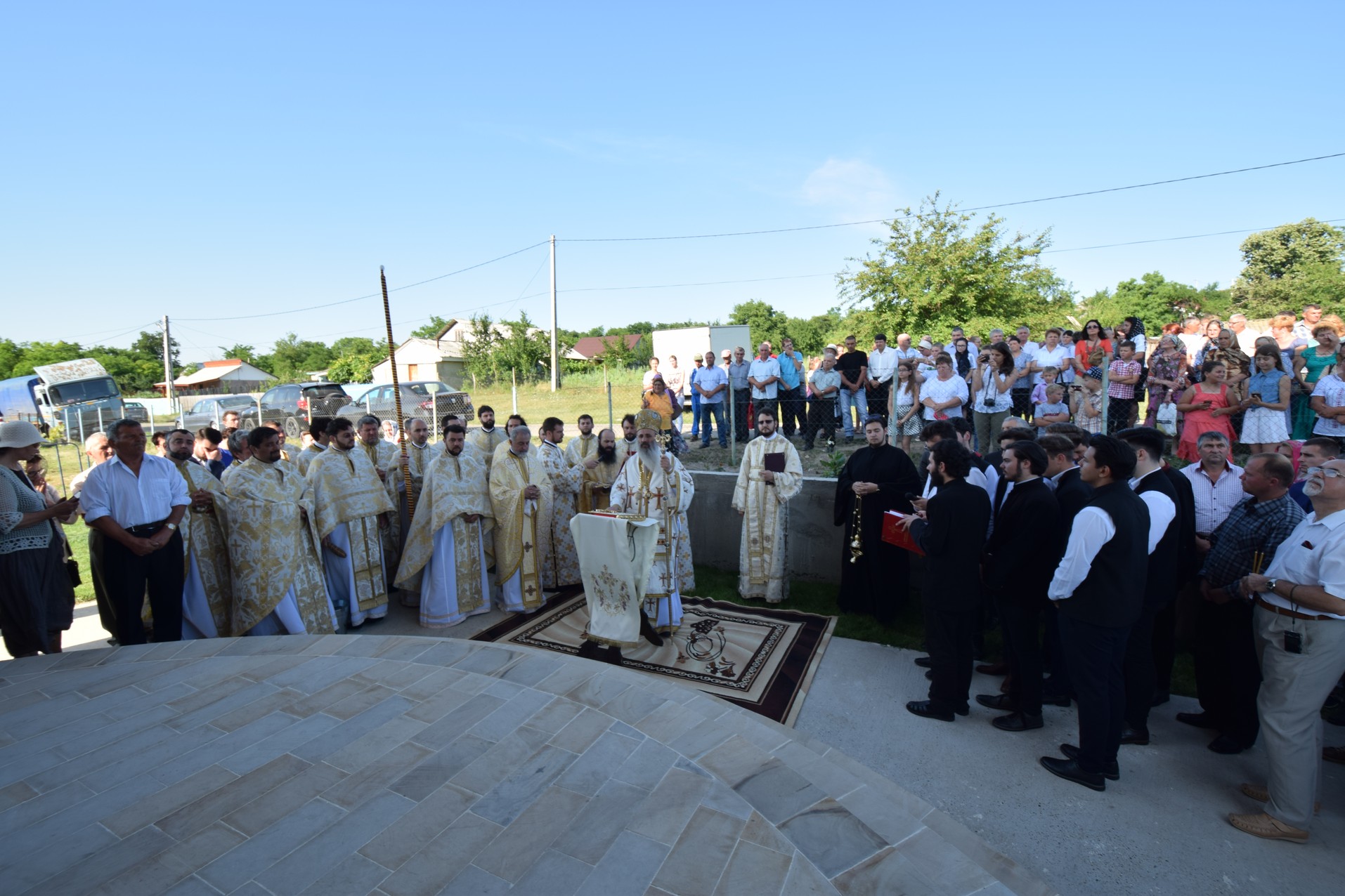 Biserica „Duminica Tuturor Sfinților” din satul Stânca, sfințită de IPS Mitropolit Teofan (GALERIE FOTO) Biserica „Duminica Tuturor Sfinților” din satul Stânca, sfințită de IPS Mitropolit Teofan (GALERIE FOTO)