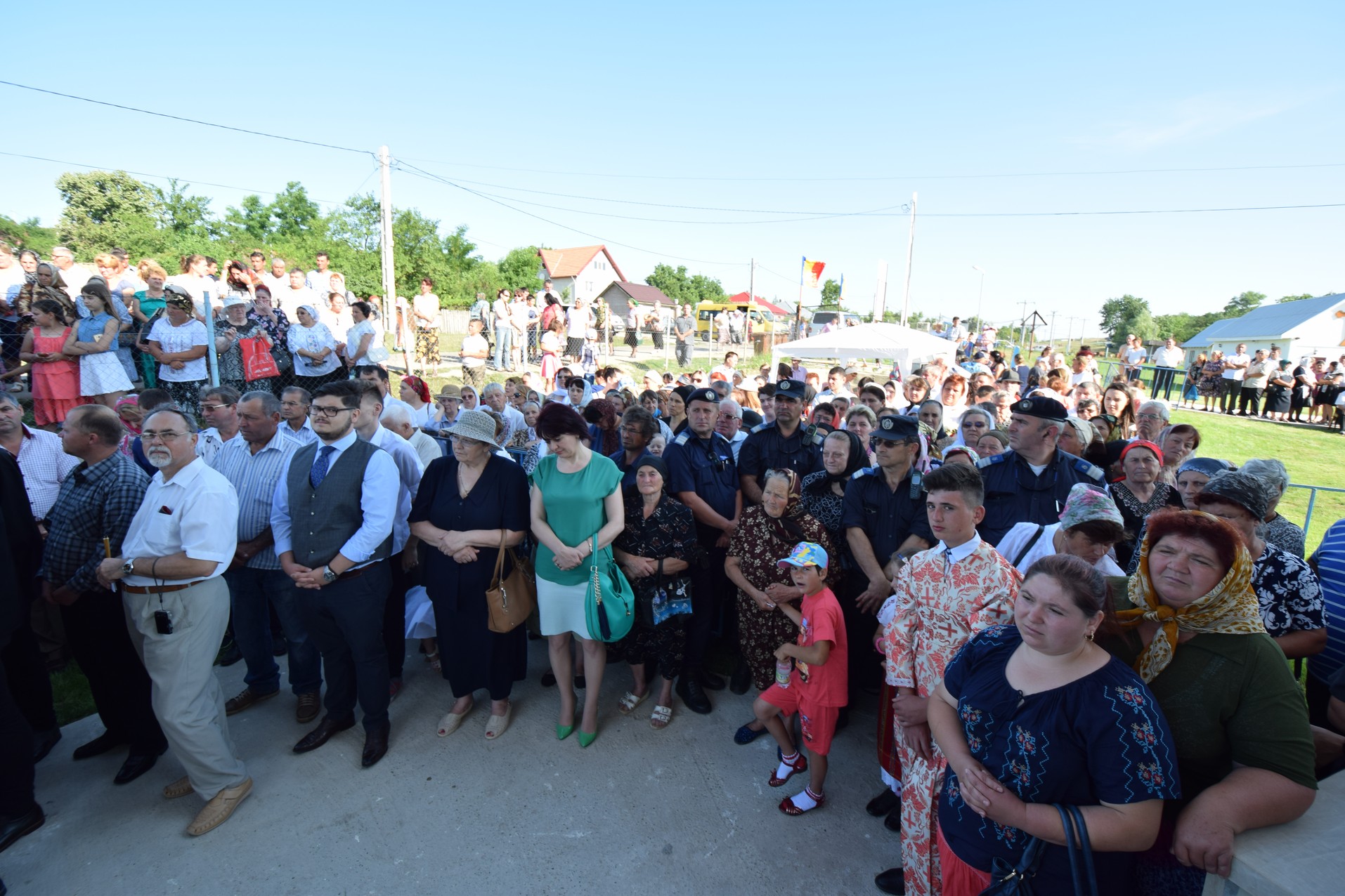 Biserica „Duminica Tuturor Sfinților” din satul Stânca, sfințită de IPS Mitropolit Teofan (GALERIE FOTO) Biserica „Duminica Tuturor Sfinților” din satul Stânca, sfințită de IPS Mitropolit Teofan (GALERIE FOTO)