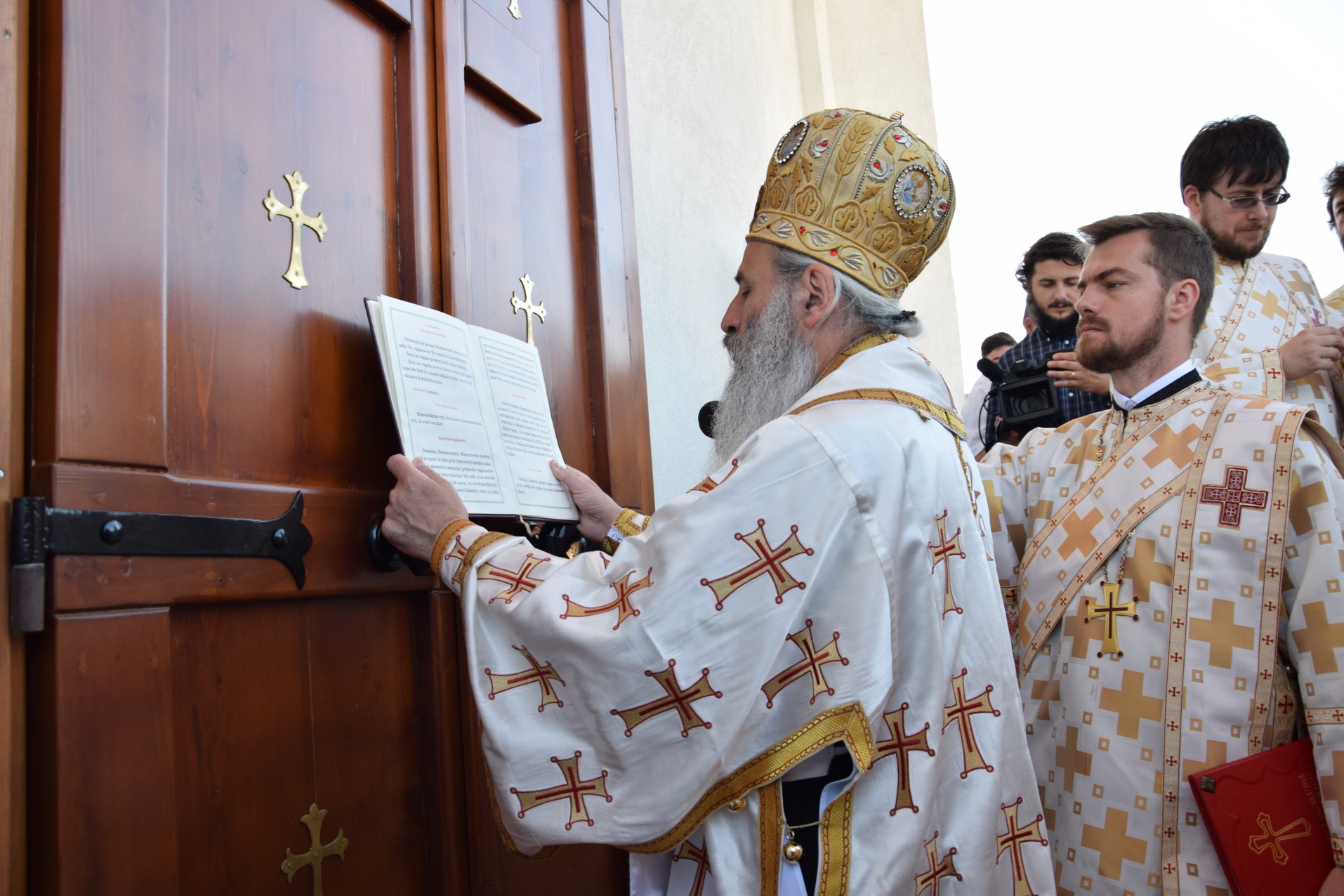 Biserica „Duminica Tuturor Sfinților” din satul Stânca, sfințită de IPS Mitropolit Teofan (GALERIE FOTO) Biserica „Duminica Tuturor Sfinților” din satul Stânca, sfințită de IPS Mitropolit Teofan (GALERIE FOTO)