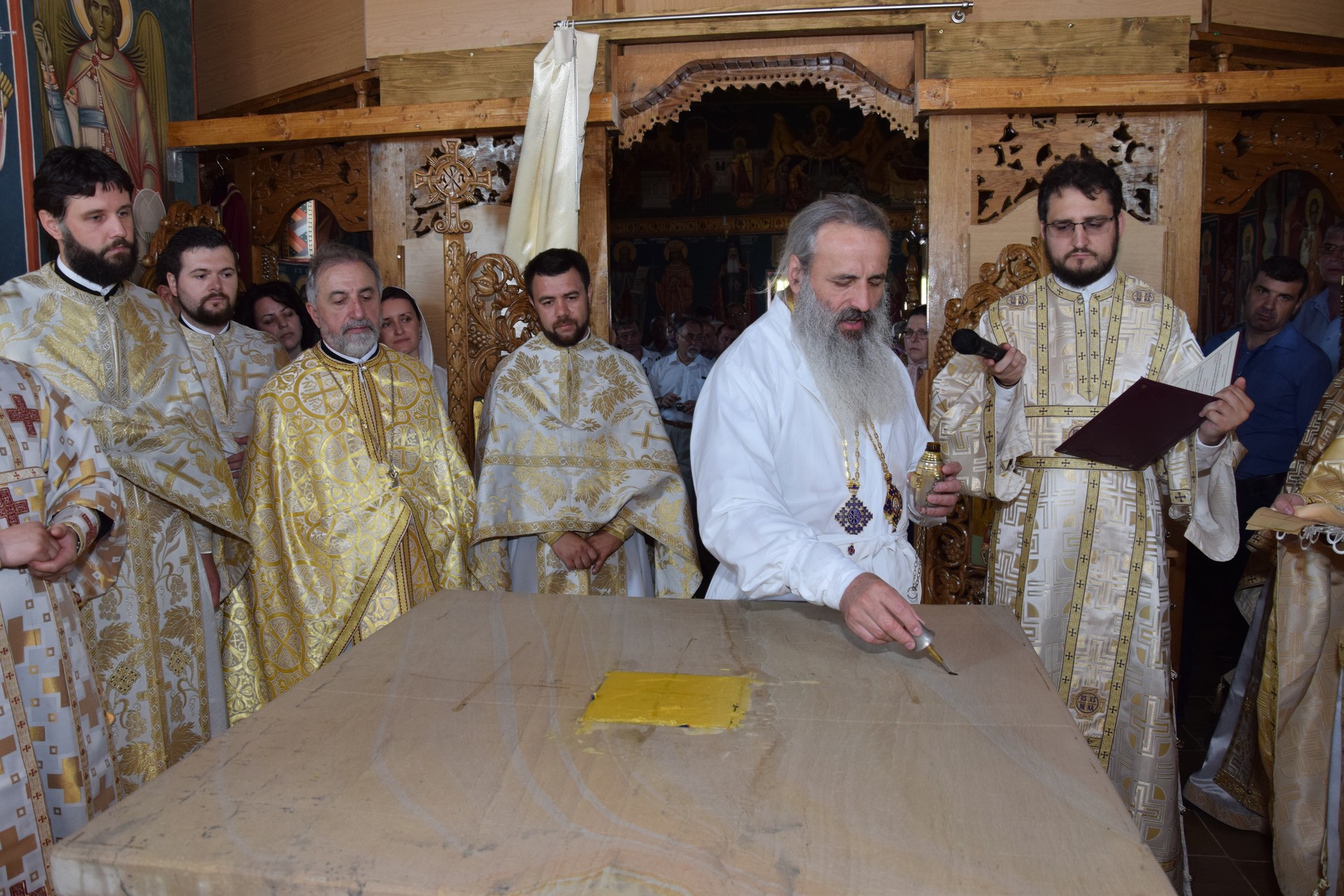 Biserica „Duminica Tuturor Sfinților” din satul Stânca, sfințită de IPS Mitropolit Teofan (GALERIE FOTO) Biserica „Duminica Tuturor Sfinților” din satul Stânca, sfințită de IPS Mitropolit Teofan (GALERIE FOTO)