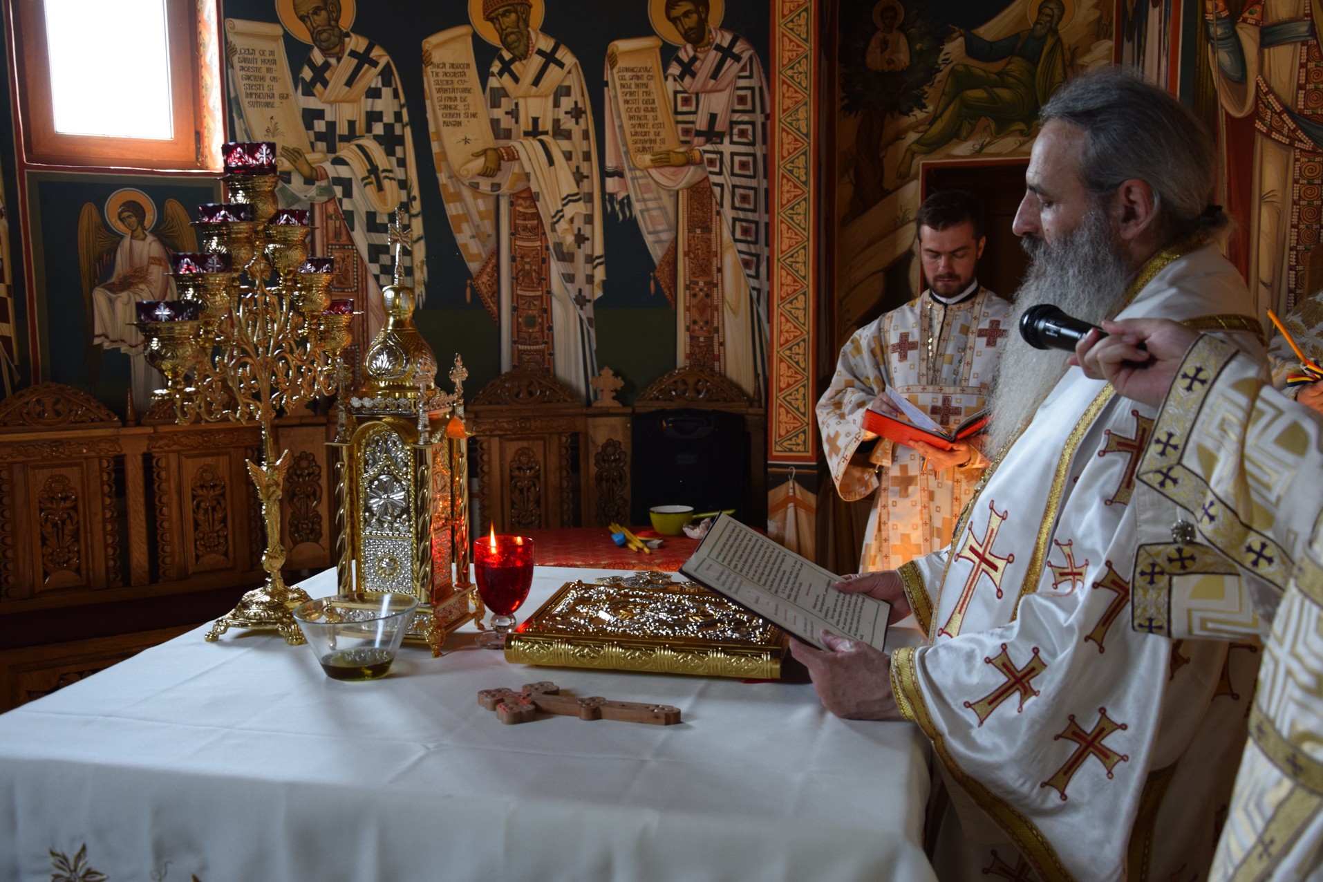 Biserica „Duminica Tuturor Sfinților” din satul Stânca, sfințită de IPS Mitropolit Teofan (GALERIE FOTO) Biserica „Duminica Tuturor Sfinților” din satul Stânca, sfințită de IPS Mitropolit Teofan (GALERIE FOTO)