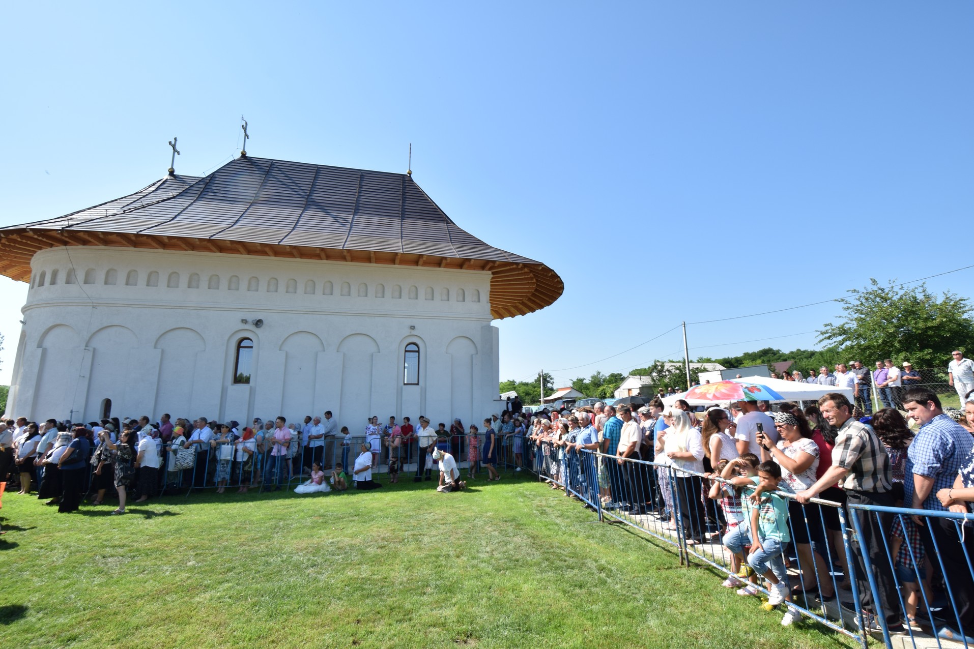 Biserica „Duminica Tuturor Sfinților” din satul Stânca, sfințită de IPS Mitropolit Teofan (GALERIE FOTO) Biserica „Duminica Tuturor Sfinților” din satul Stânca, sfințită de IPS Mitropolit Teofan (GALERIE FOTO)