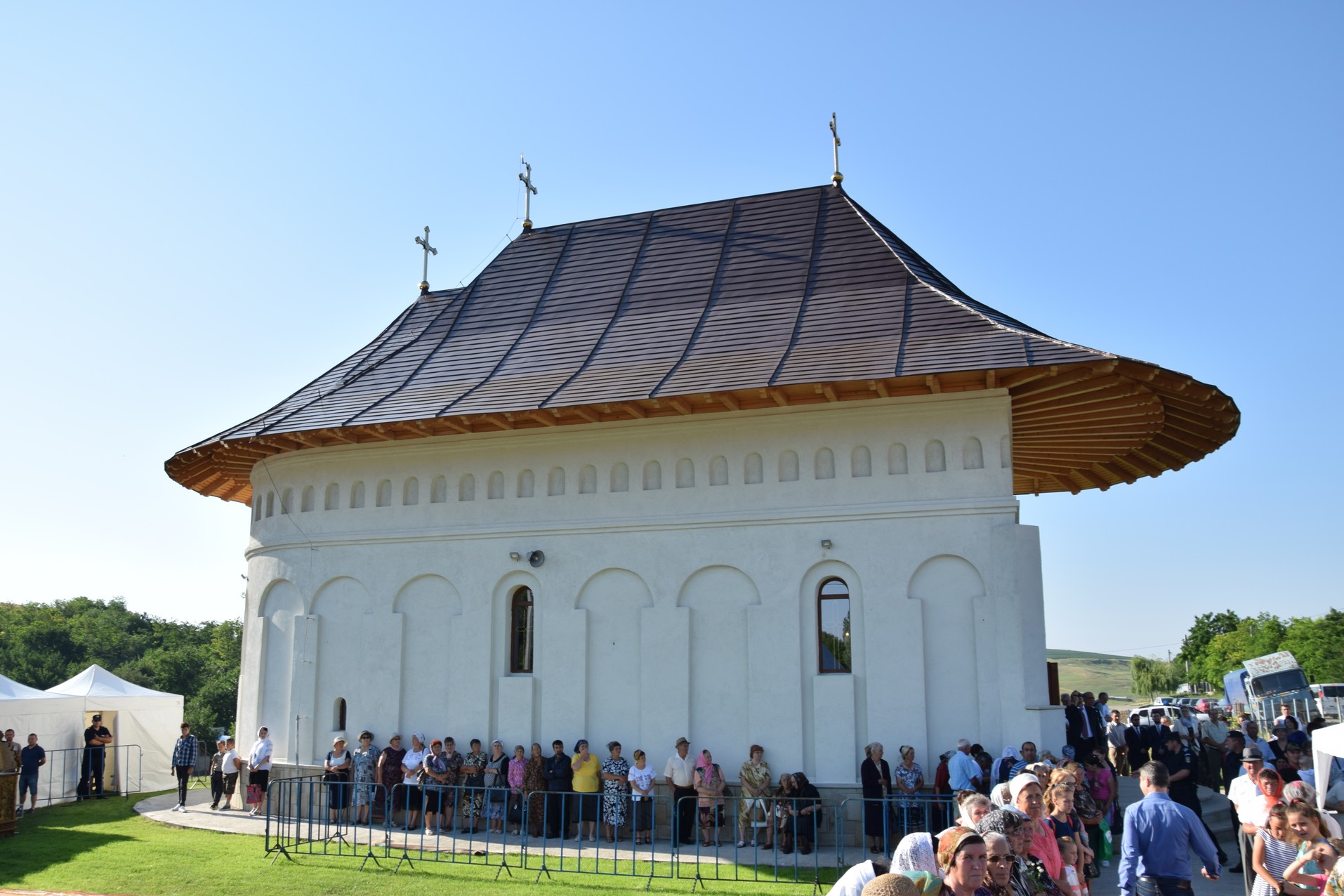 Biserica „Duminica Tuturor Sfinților” din satul Stânca, sfințită de IPS Mitropolit Teofan (GALERIE FOTO) Biserica „Duminica Tuturor Sfinților” din satul Stânca, sfințită de IPS Mitropolit Teofan (GALERIE FOTO)