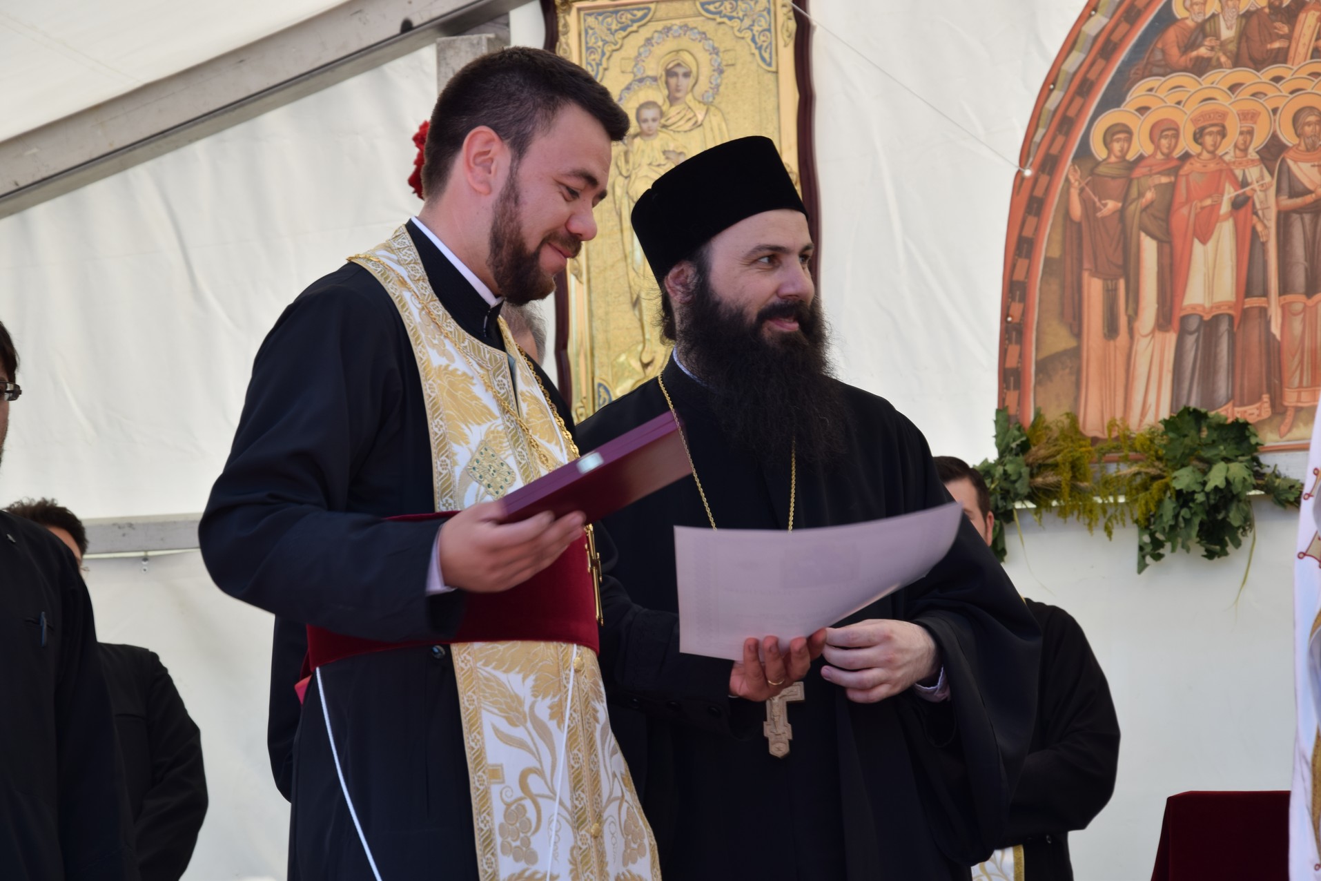 Biserica „Duminica Tuturor Sfinților” din satul Stânca, sfințită de IPS Mitropolit Teofan (GALERIE FOTO) Biserica „Duminica Tuturor Sfinților” din satul Stânca, sfințită de IPS Mitropolit Teofan (GALERIE FOTO)