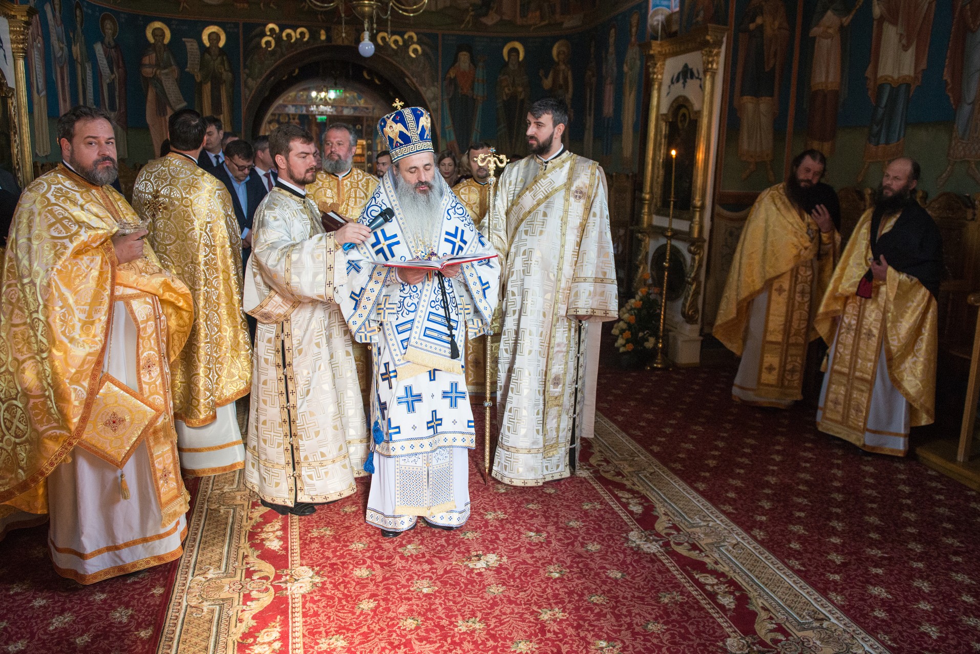 Pictura Bisericii „Sfântul Ioan Botezătorul” din Botoşani, sfinţită de IPS Mitropolit Teofan