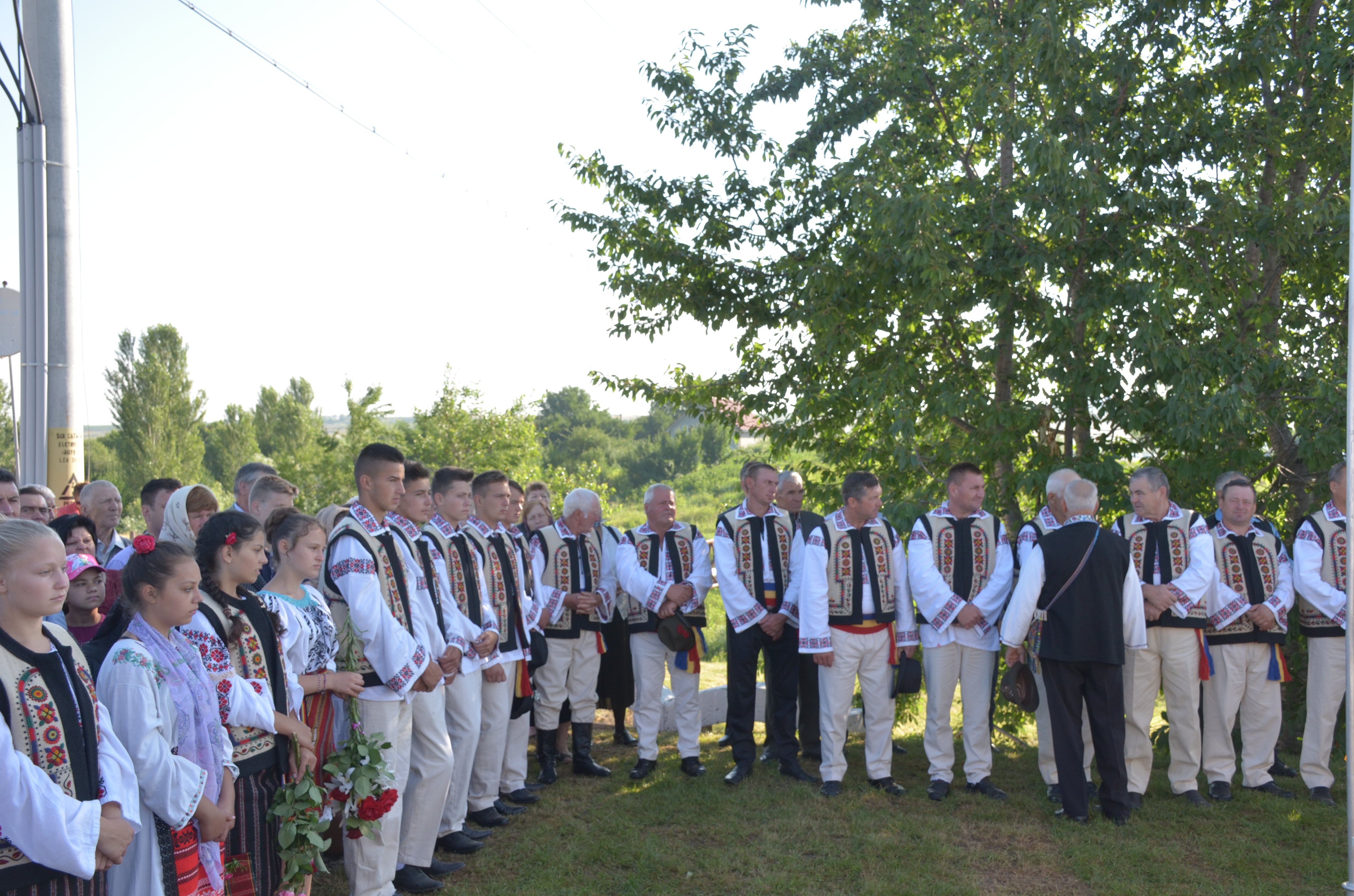 Troiţă ridicată în memoria eroilor la Scobinţi, sfințită de IPS Mitropolit Teofan Troiţă ridicată în memoria eroilor la Scobinţi, sfințită de IPS Mitropolit Teofan