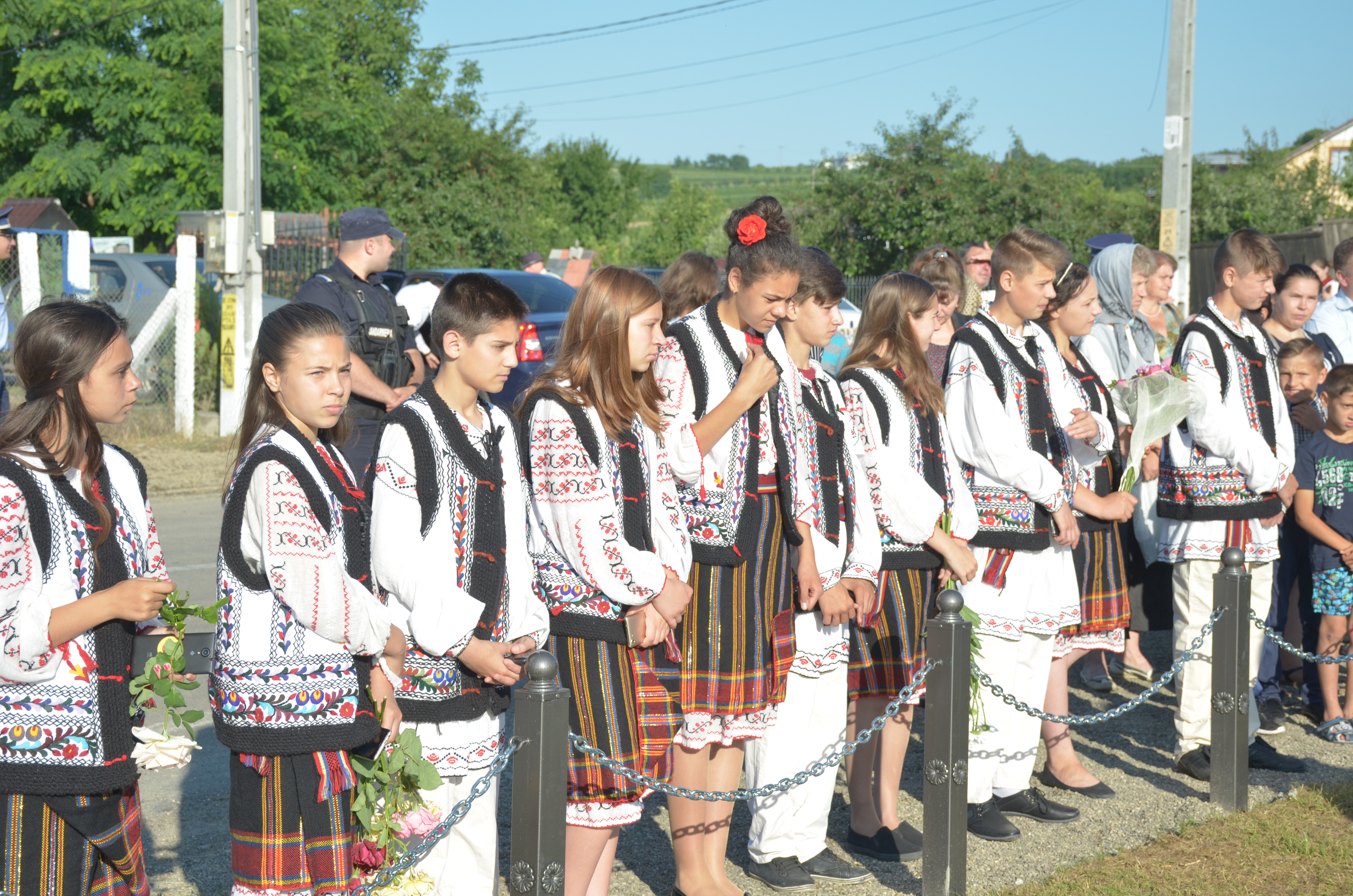 Troiţă ridicată în memoria eroilor la Scobinţi, sfințită de IPS Mitropolit Teofan Troiţă ridicată în memoria eroilor la Scobinţi, sfințită de IPS Mitropolit Teofan