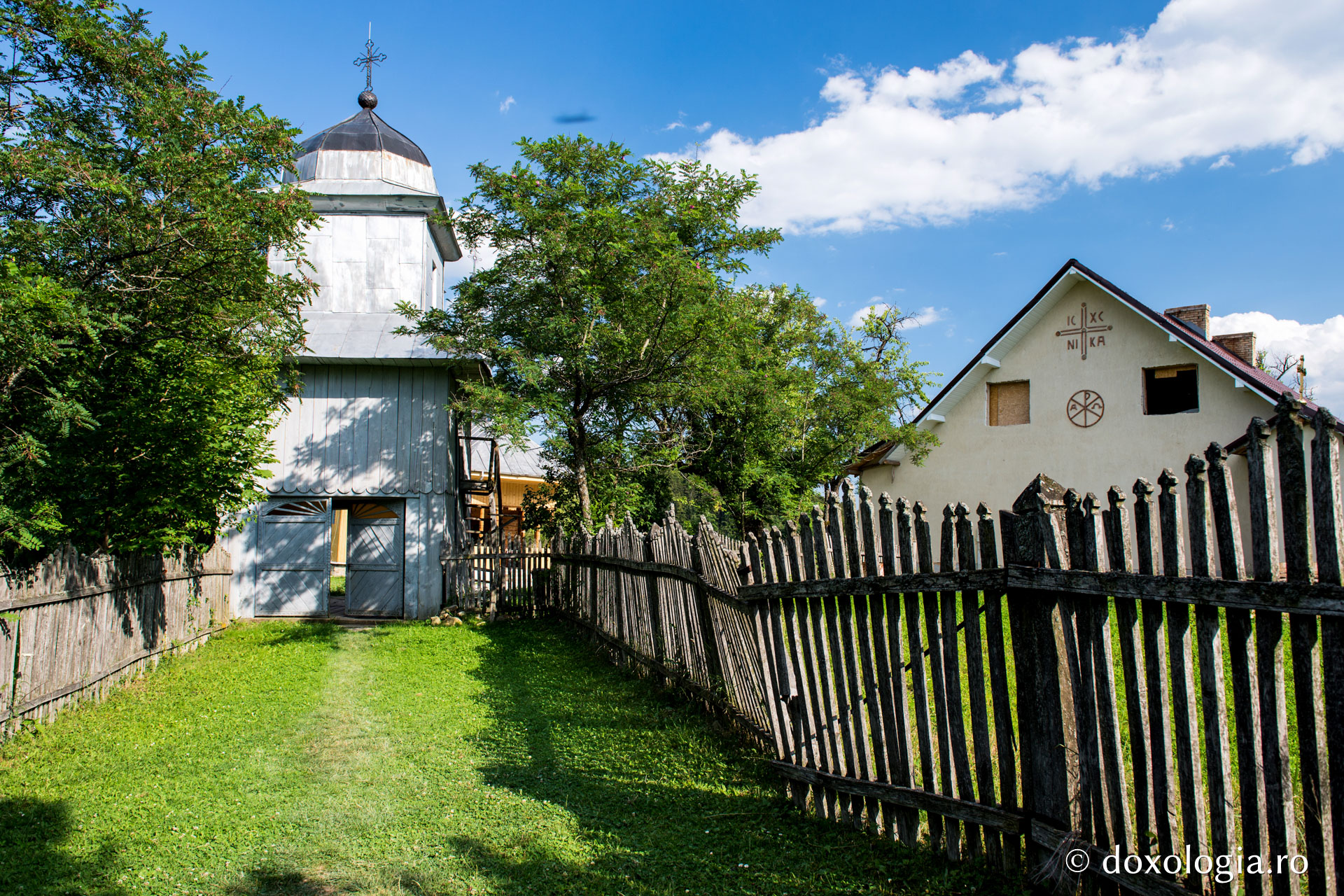 (Foto) Schitul Pocrov – locul de suflet al Sfântul Ierarh Pahomie de la Gledin, Episcopul Romanului