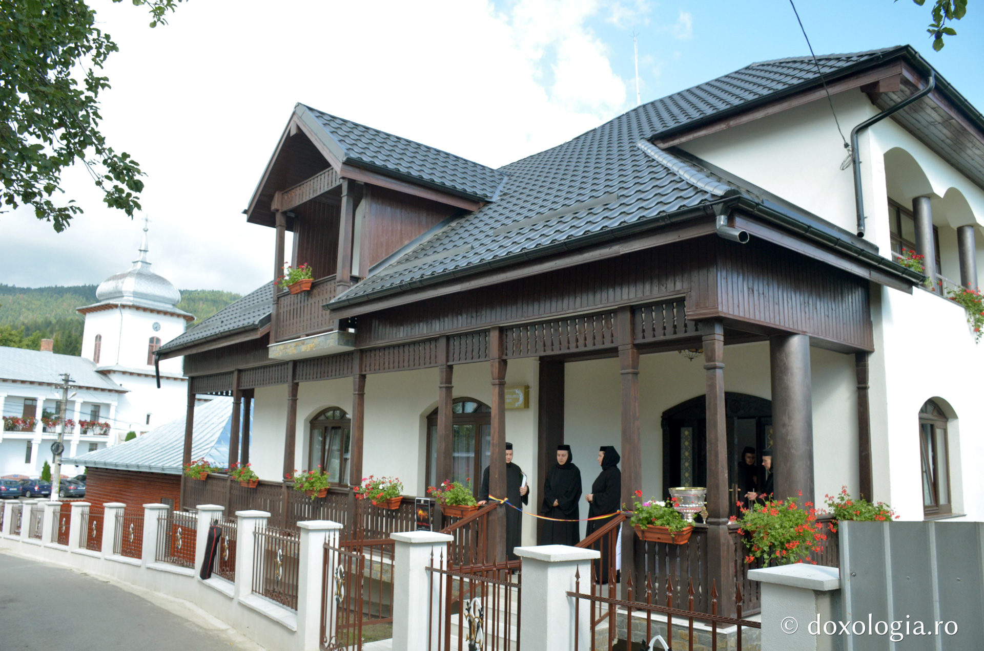 (VIDEO) Sfințire de centru cultural-spiritual la Văratec