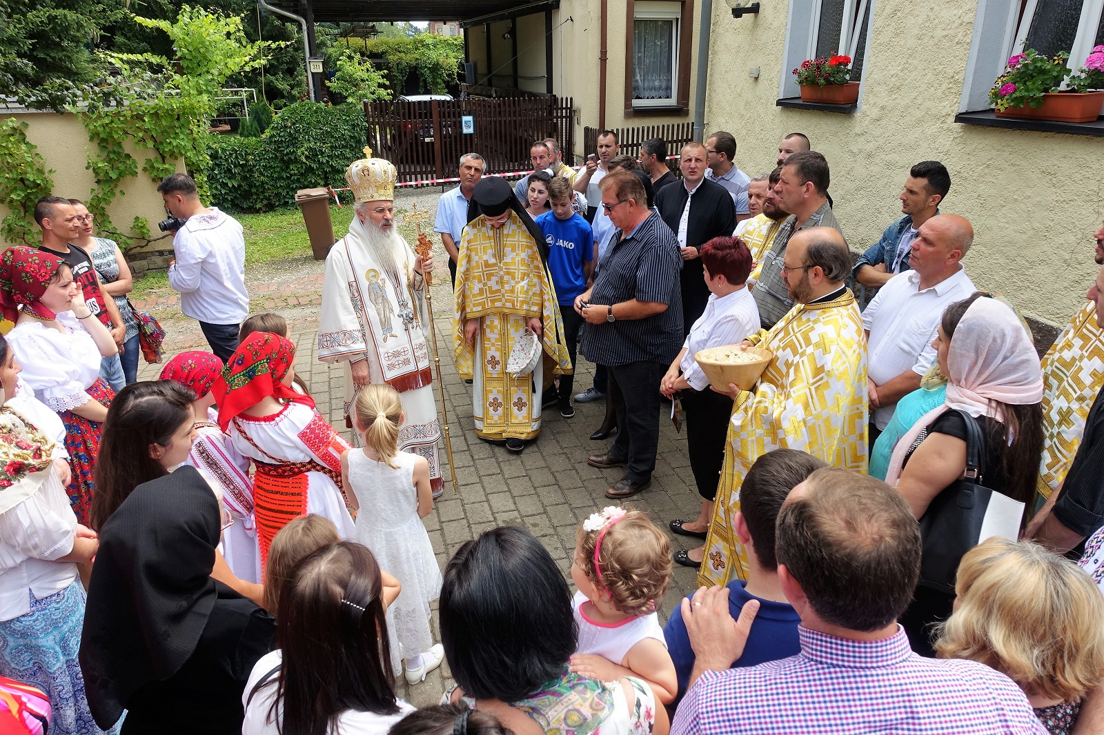 Prima vizită a Mitropolitului Serafim în noua biserică a parohiei din Chemnitz