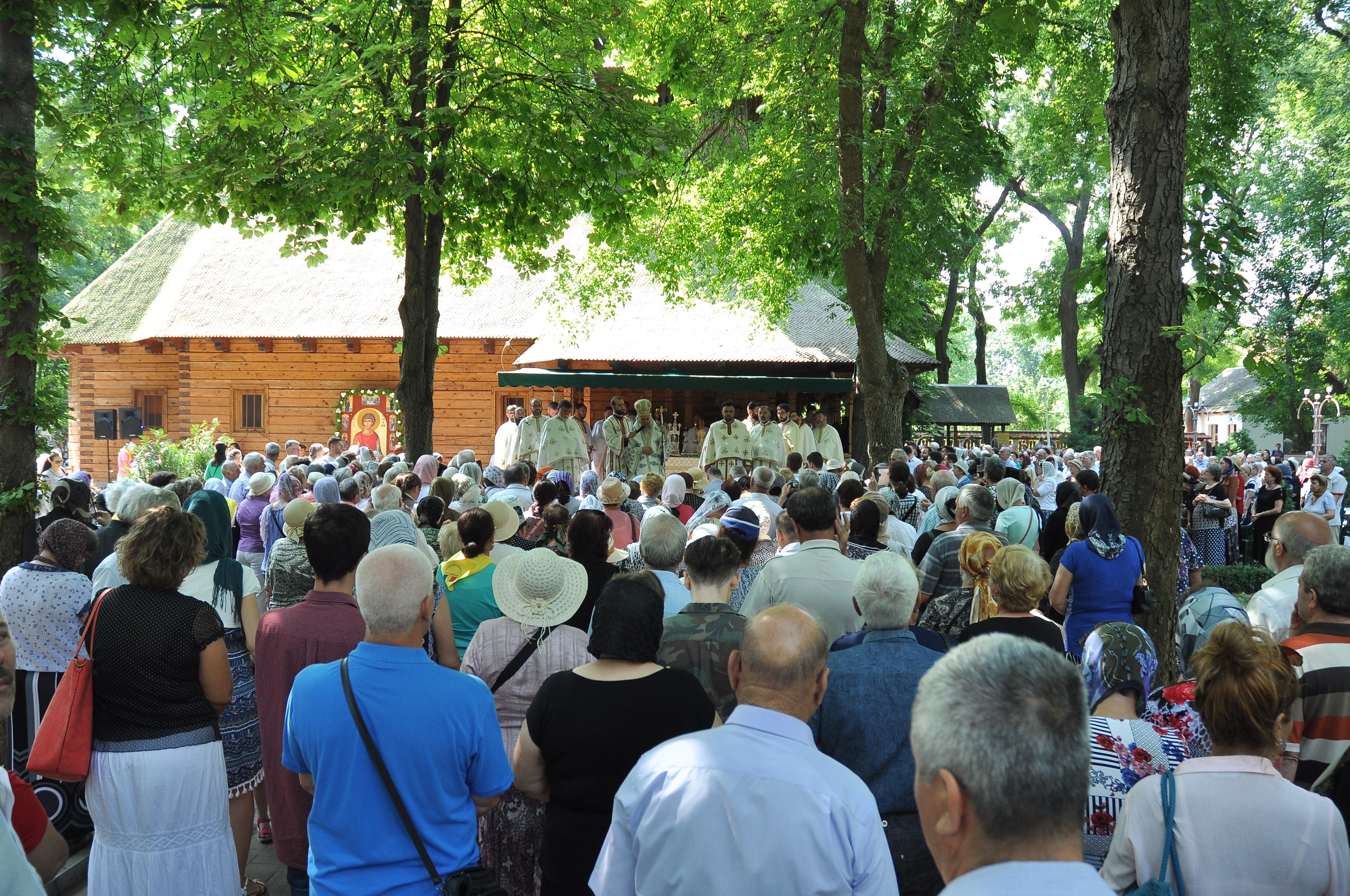 Sfântul Mare Mucenic Pantelimon, cinstit în Eparhia Dunării de Jos