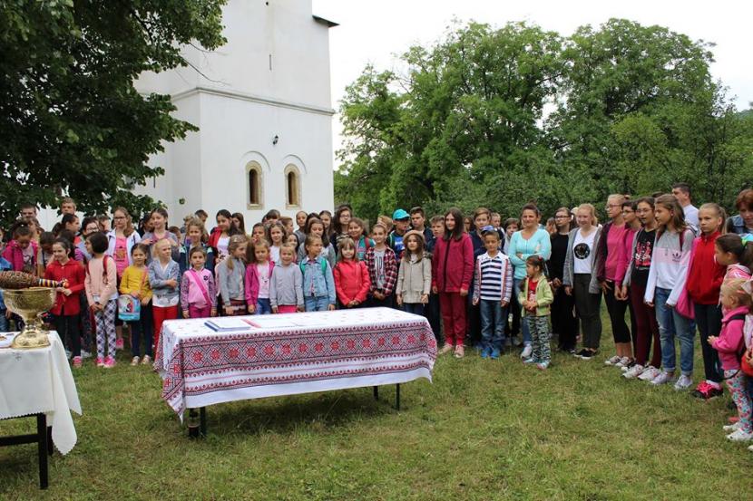 „Credinţă, joc, creaţie“ în Parohia „Buna Vestire“ din Târgu Ocna „Credinţă, joc, creaţie“ în Parohia „Buna Vestire“ din Târgu Ocna