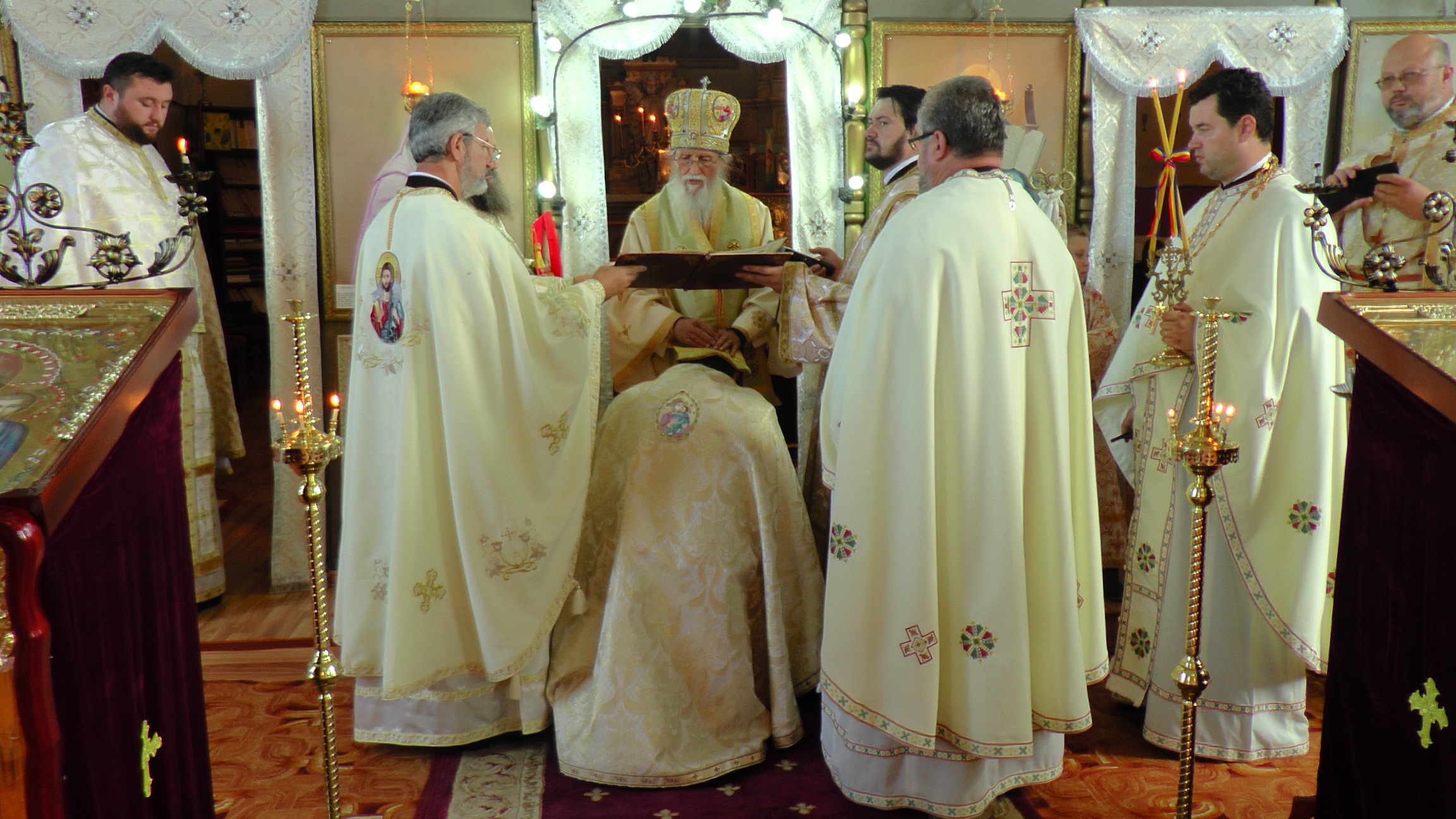 Slujire arhierească şi eveniment cultural în Parohia Ţibeni, Suceava