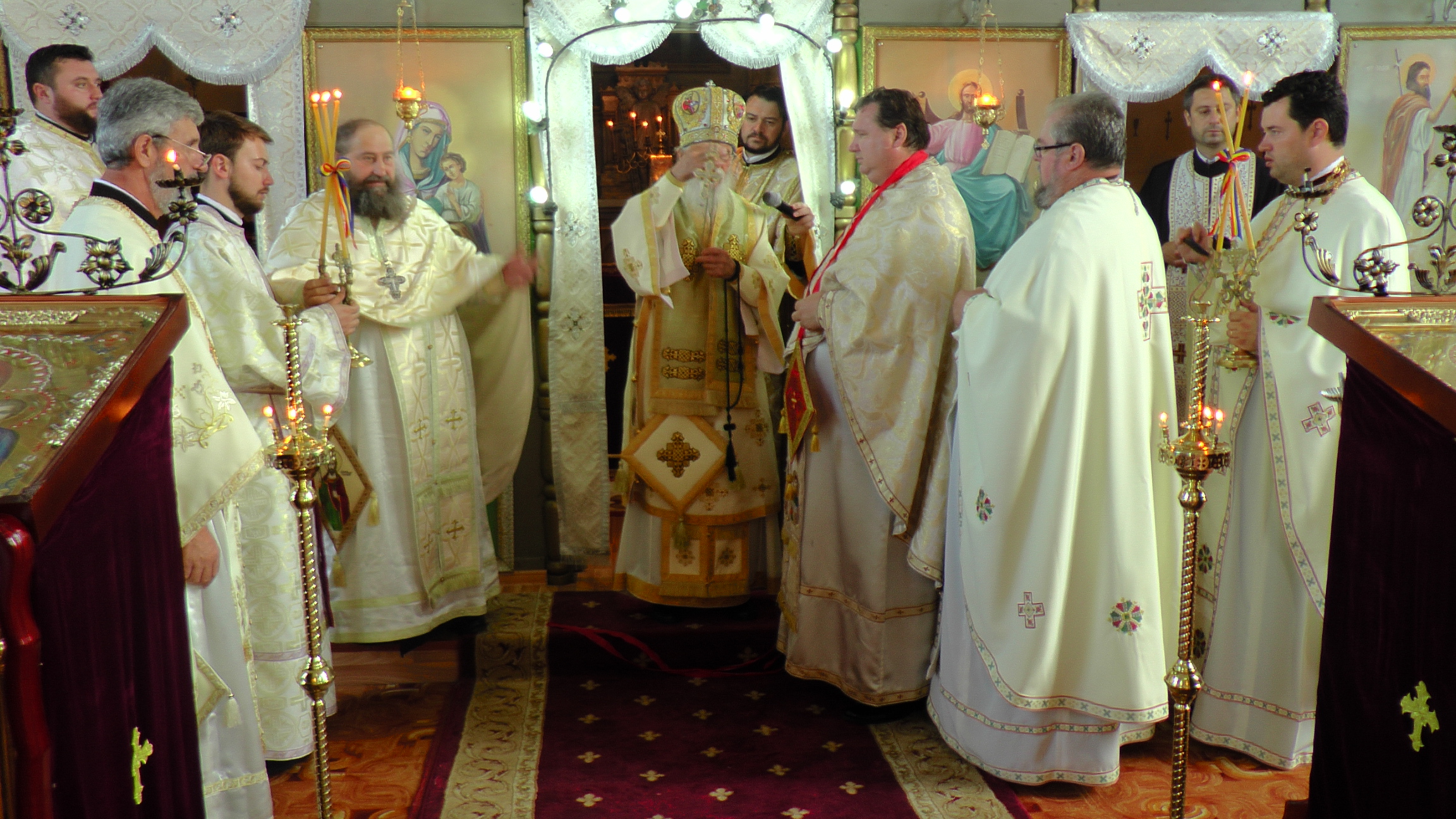 Slujire arhierească şi eveniment cultural în Parohia Ţibeni, Suceava