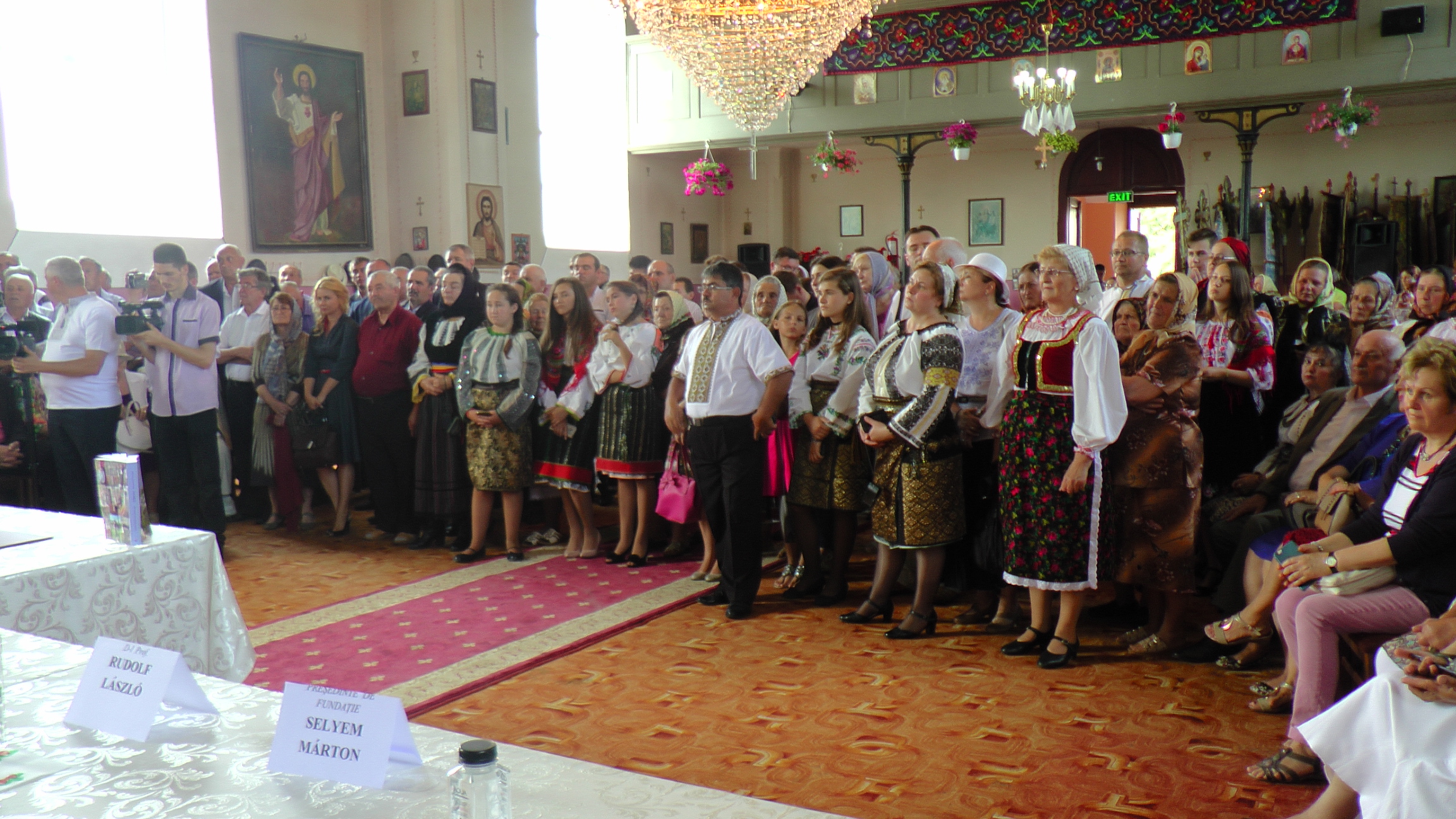 Slujire arhierească şi eveniment cultural în Parohia Ţibeni, Suceava