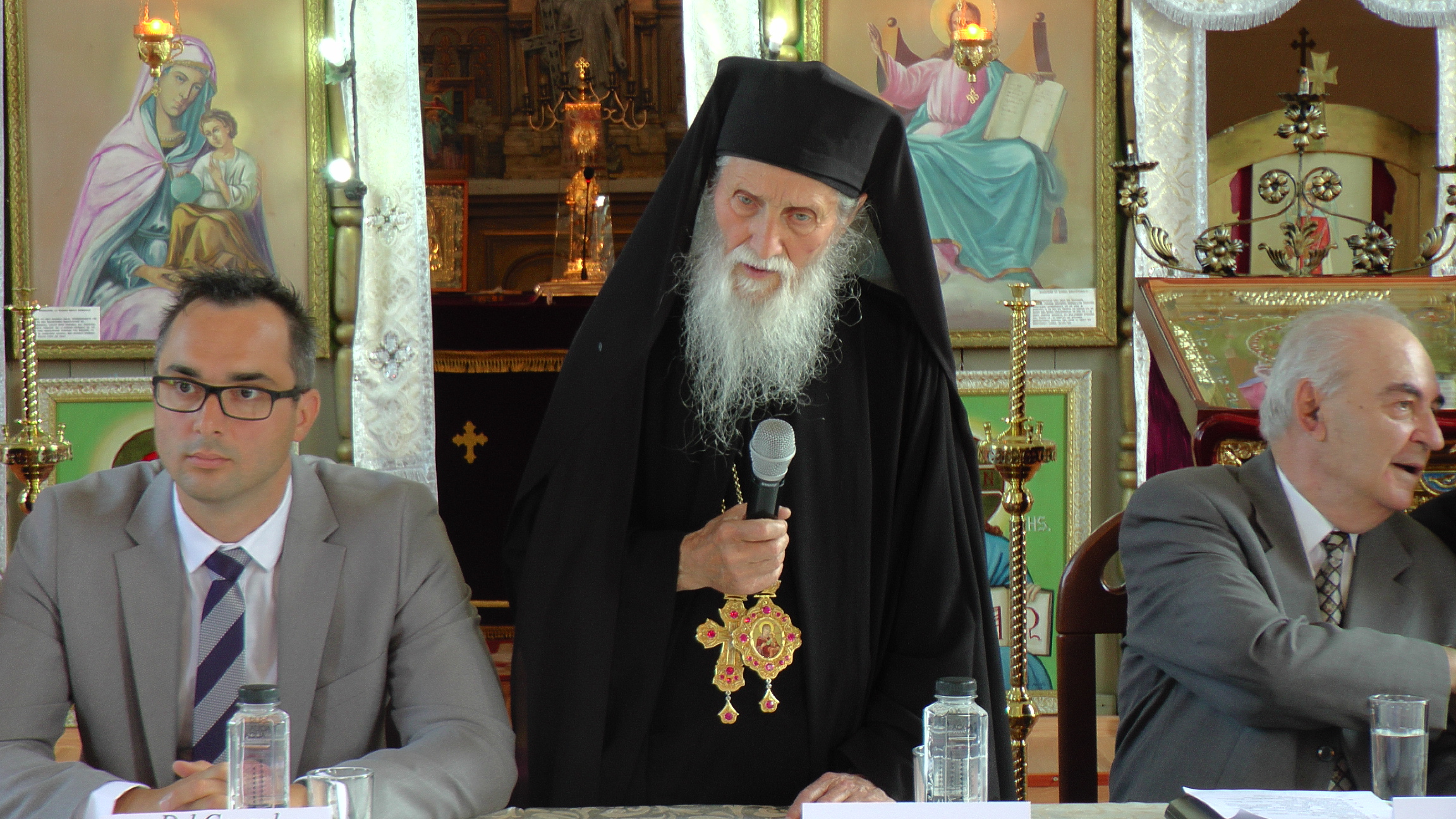 Slujire arhierească şi eveniment cultural în Parohia Ţibeni, Suceava