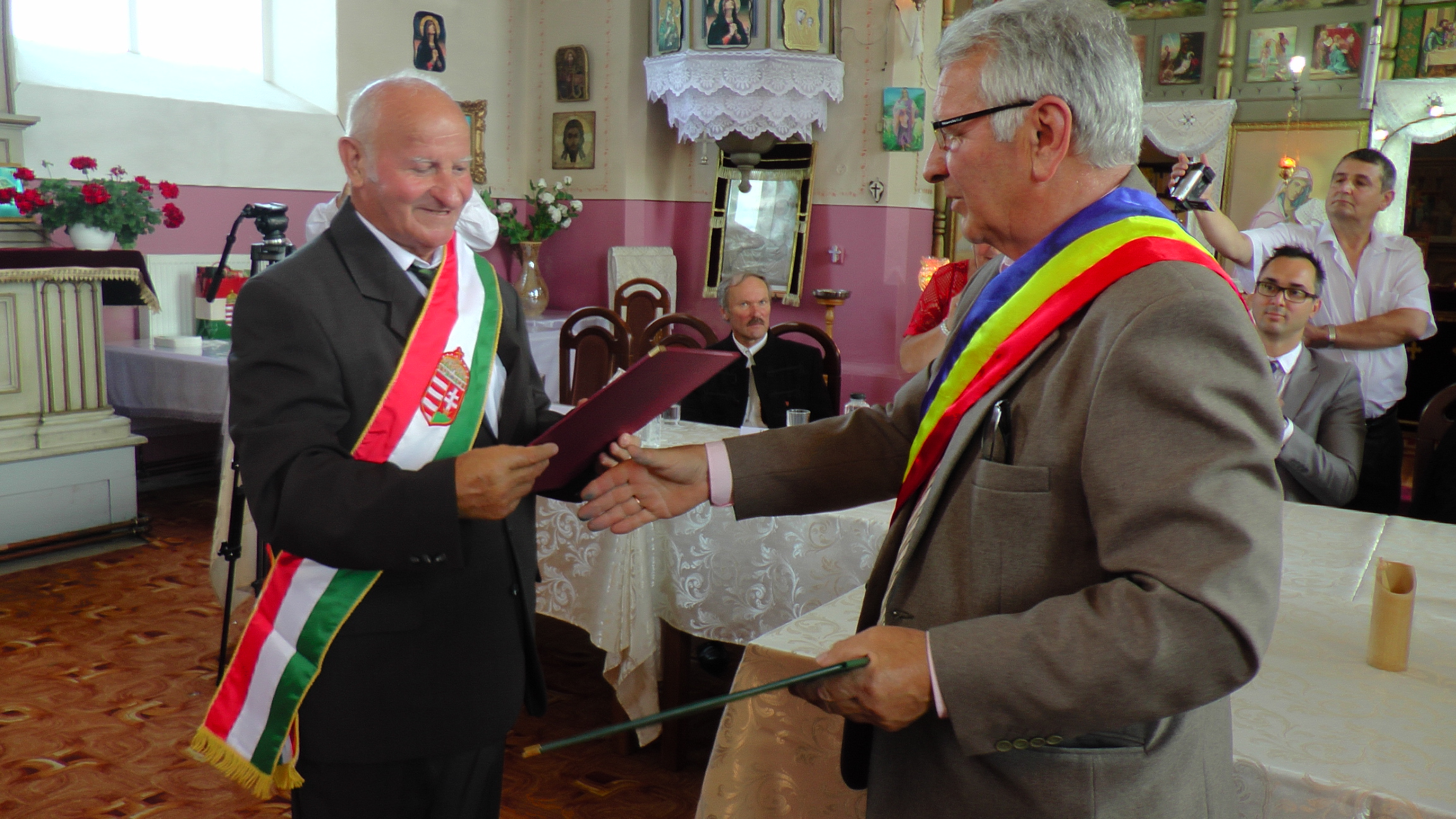 Slujire arhierească şi eveniment cultural în Parohia Ţibeni, Suceava