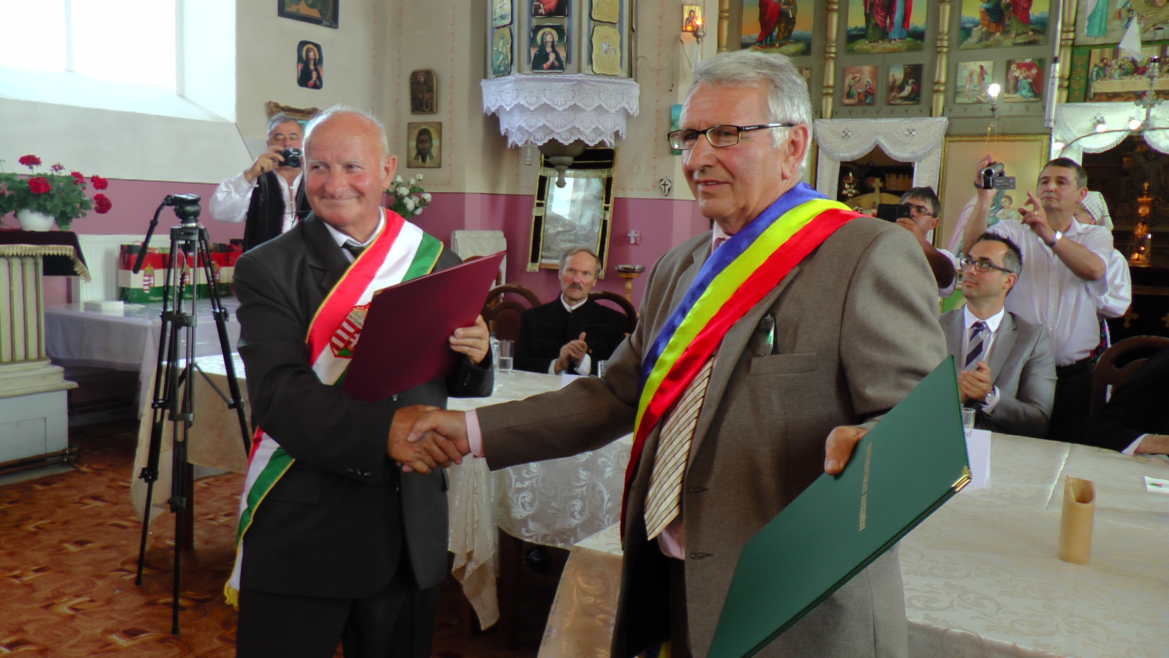 Slujire arhierească şi eveniment cultural în Parohia Ţibeni, Suceava