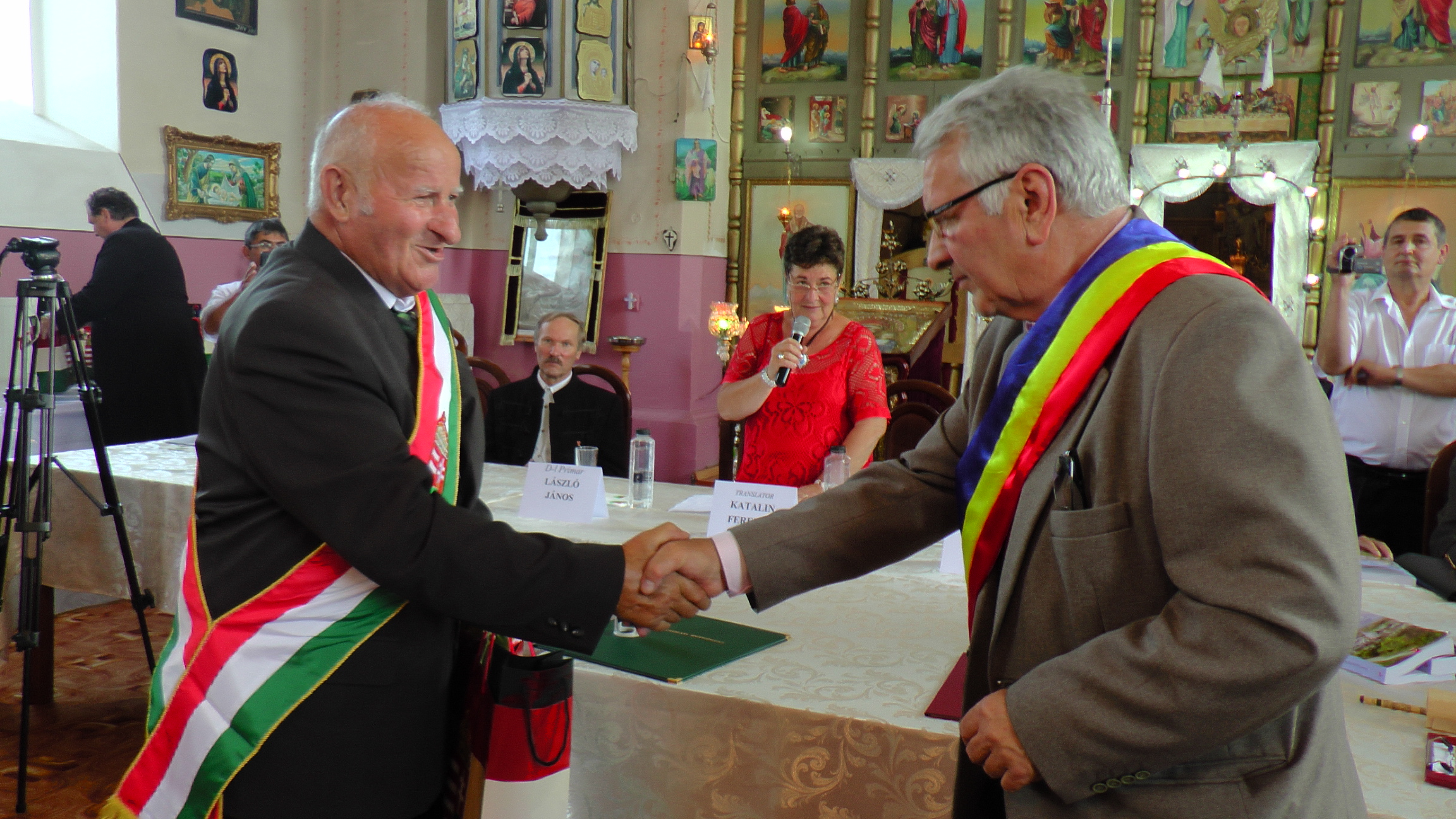 Slujire arhierească şi eveniment cultural în Parohia Ţibeni, Suceava