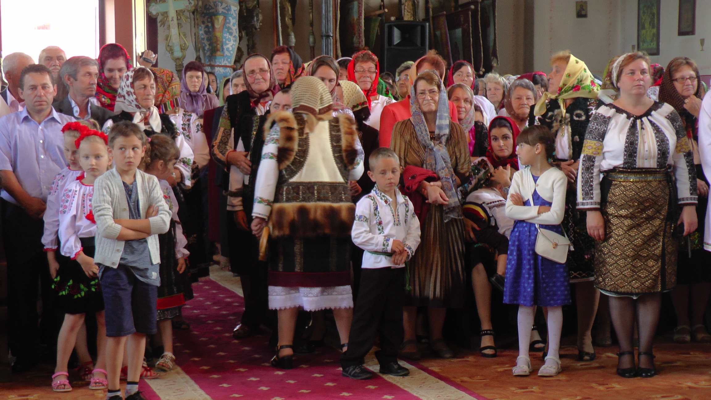 Slujire arhierească şi eveniment cultural în Parohia Ţibeni, Suceava