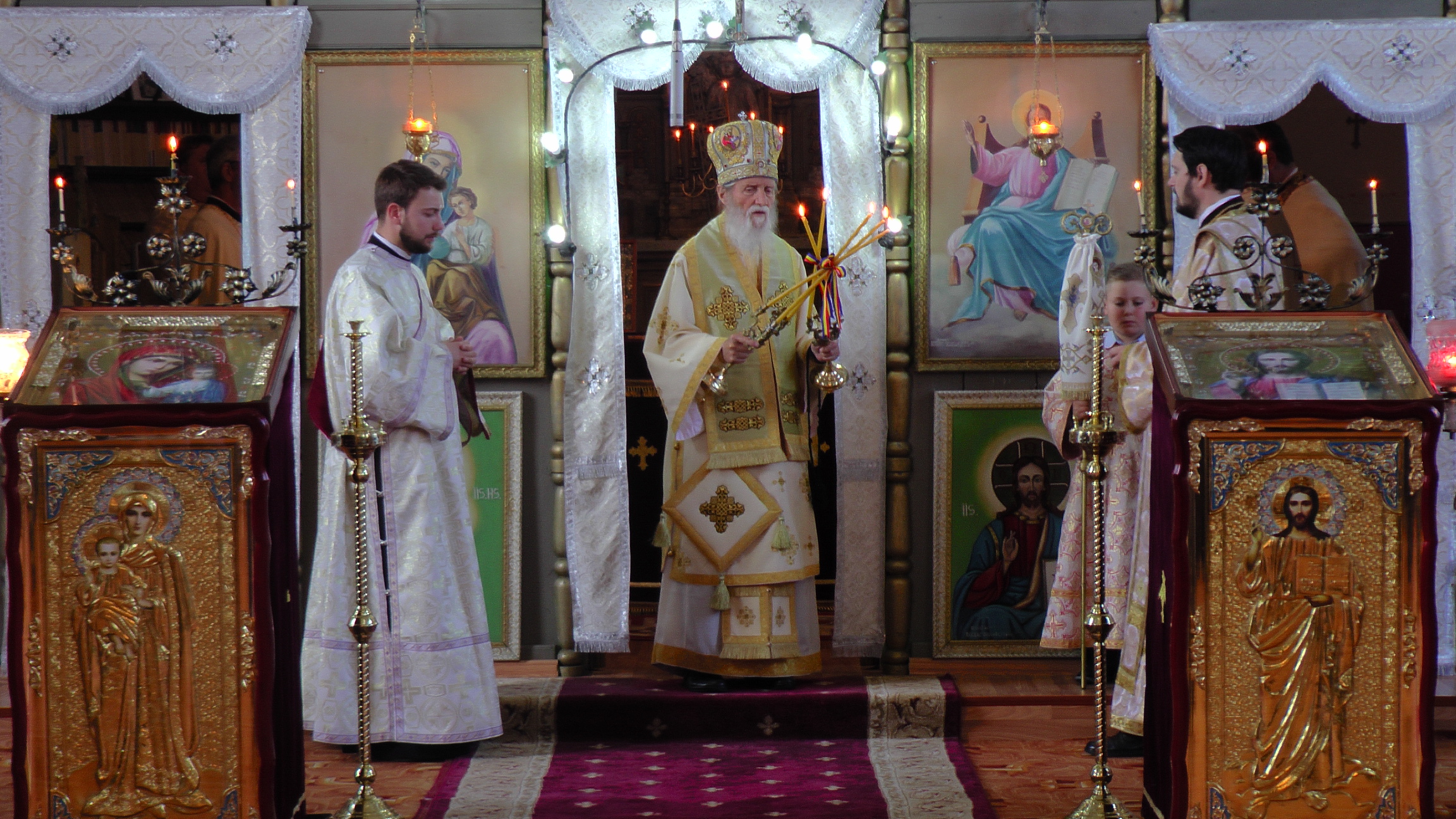 Slujire arhierească şi eveniment cultural în Parohia Ţibeni, Suceava