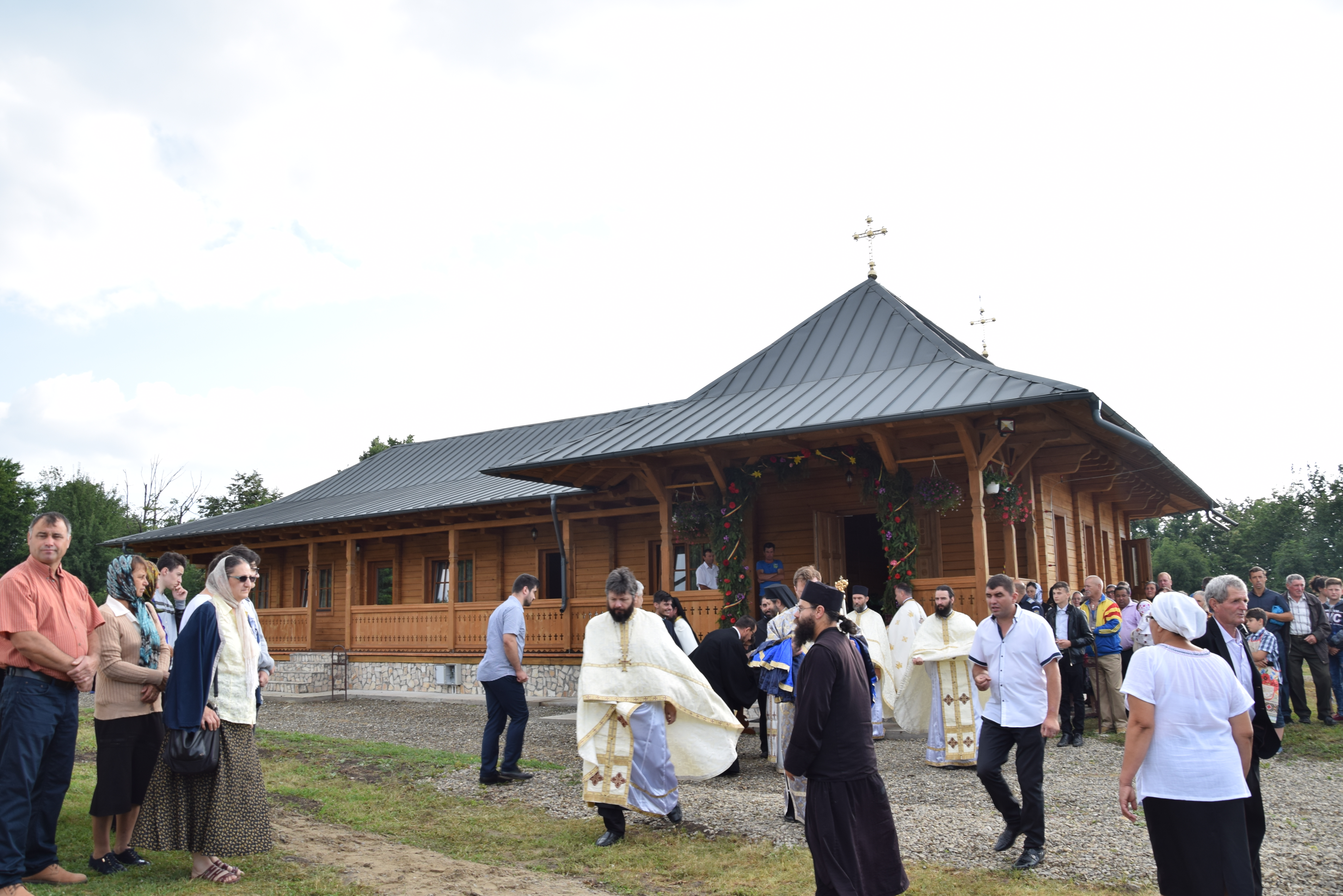 Sfințire de biserică la Mănăstirea Dagâța Sfințire de biserică la Mănăstirea Dagâța
