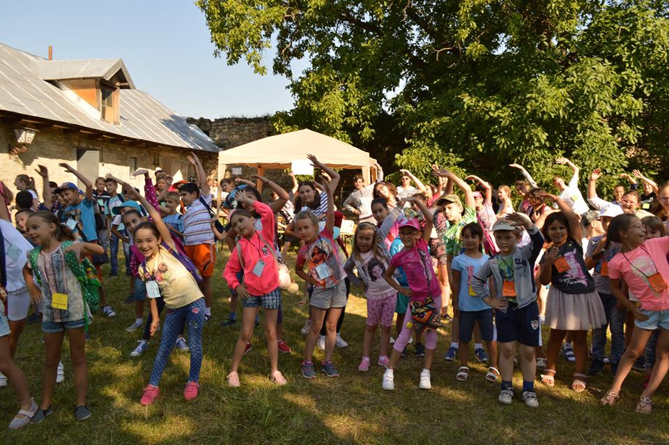 „Credinţă, joc, creaţie“ în Parohia „Buna Vestire“ din Târgu Ocna „Credinţă, joc, creaţie“ în Parohia „Buna Vestire“ din Târgu Ocna