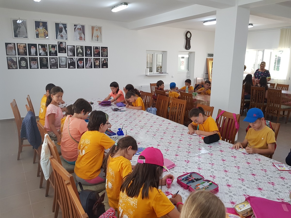 „Şcoală de vară de 10“ la Biserica „Sfântul Gheorghe“ din Bacău „Şcoală de vară de 10“ la Biserica „Sfântul Gheorghe“ din Bacău