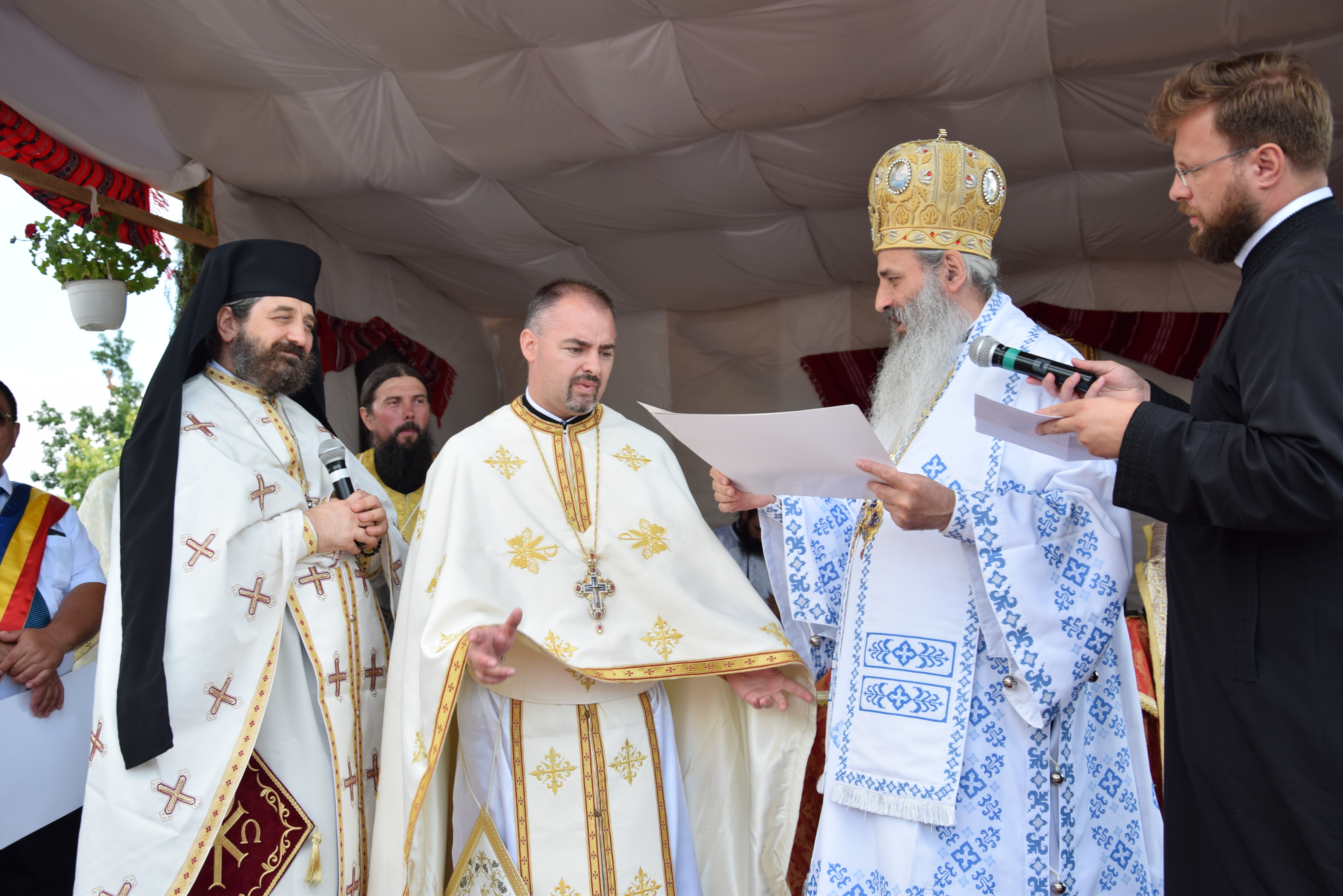 Sfințire de biserică la Mănăstirea Dagâța Sfințire de biserică la Mănăstirea Dagâța