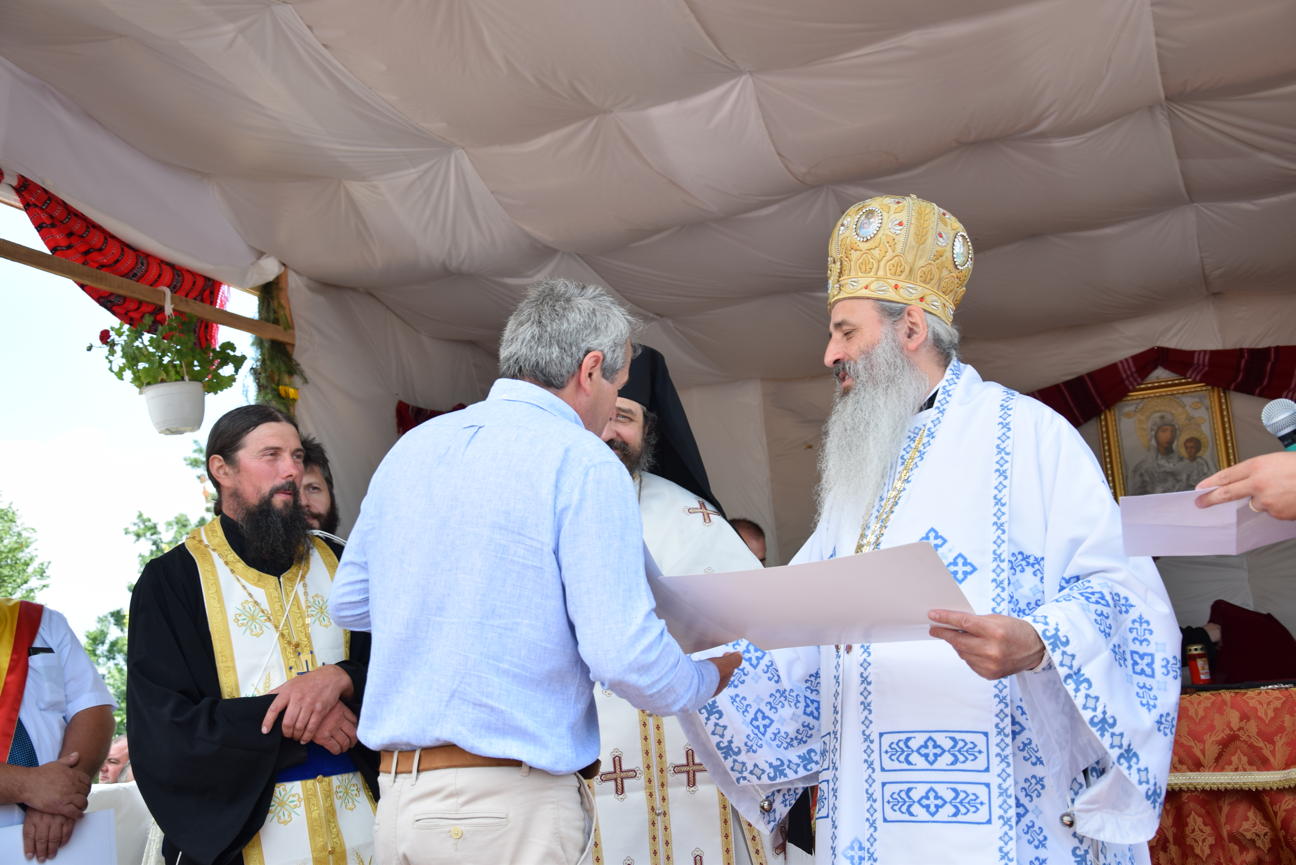 Sfințire de biserică la Mănăstirea Dagâța Sfințire de biserică la Mănăstirea Dagâța