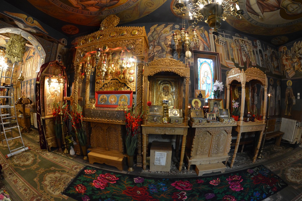 Moaştele Sfântului Efrem cel Nou, în pelerinaj la Suceava Moaştele Sfântului Efrem cel Nou, în pelerinaj la Suceava