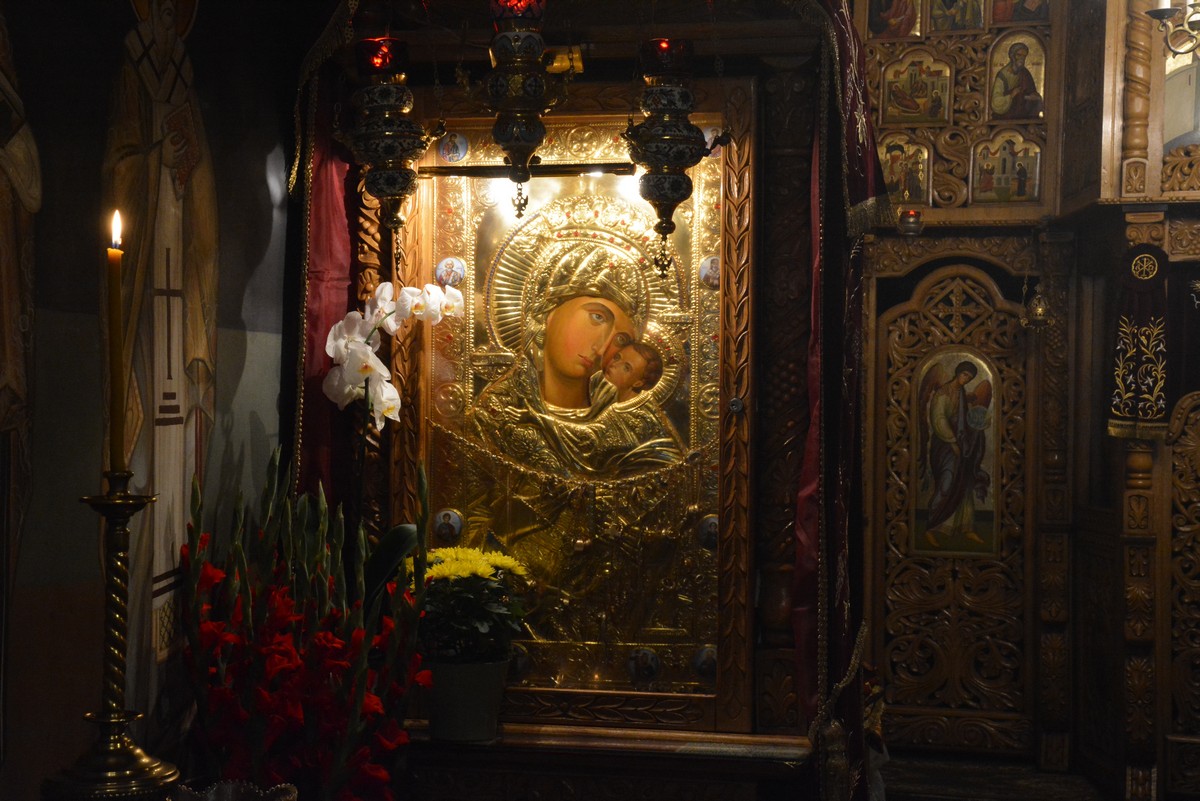 Moaştele Sfântului Efrem cel Nou, în pelerinaj la Suceava Moaştele Sfântului Efrem cel Nou, în pelerinaj la Suceava