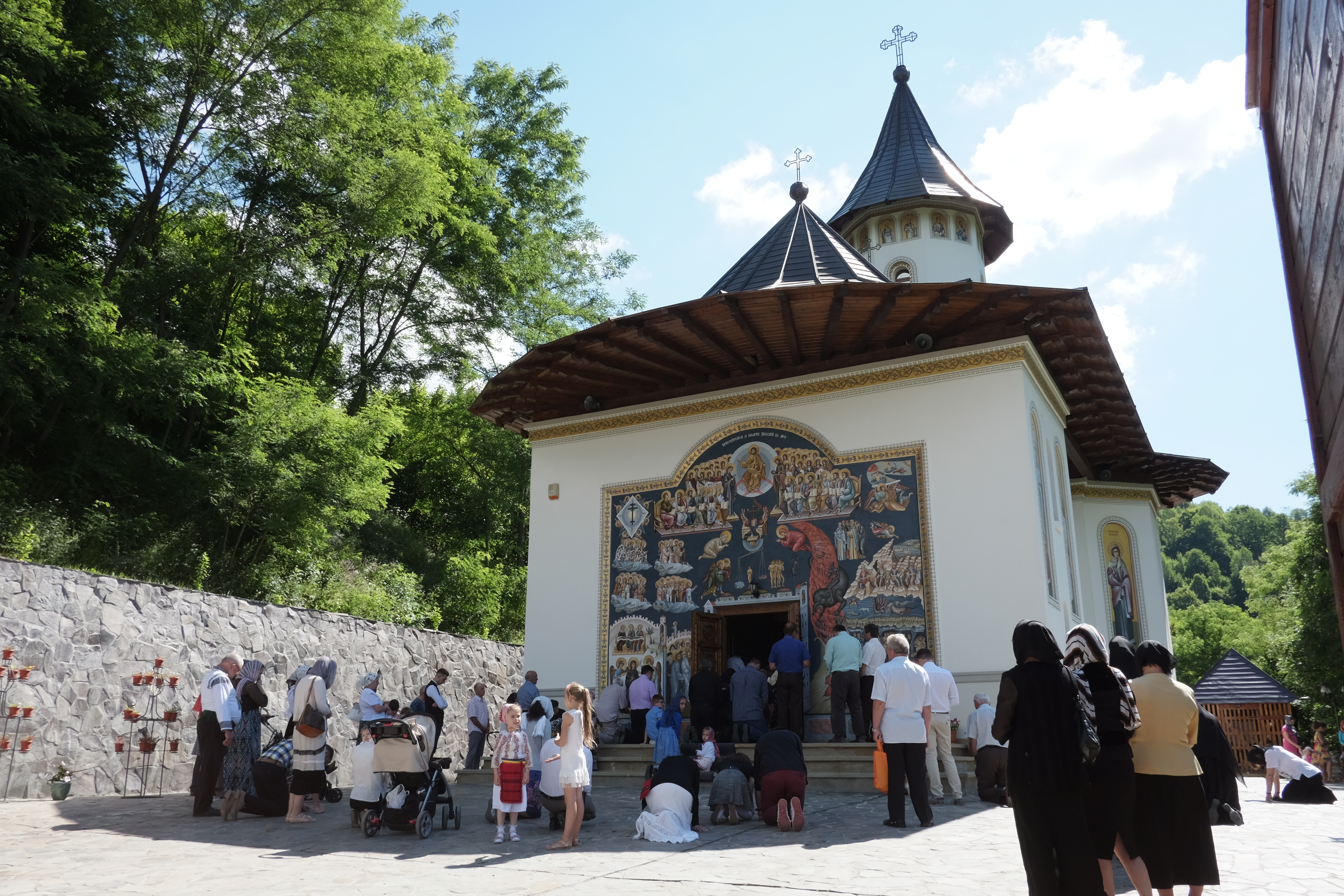 Tabăra de vară a tinerelor familii româneşti din țarile scandinave, lângă Mănăstirea Cormaia-Sângeoez Băi