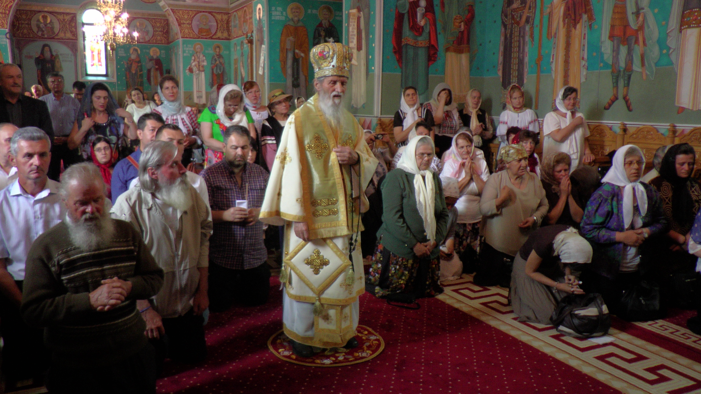 IPS Arhiepiscop Pimen, la prăznuirea Sfântului Ierarh Leontie de la Rădăuți: „Cine-L părăseşte pe Dumnezeu uită şi de semeni”