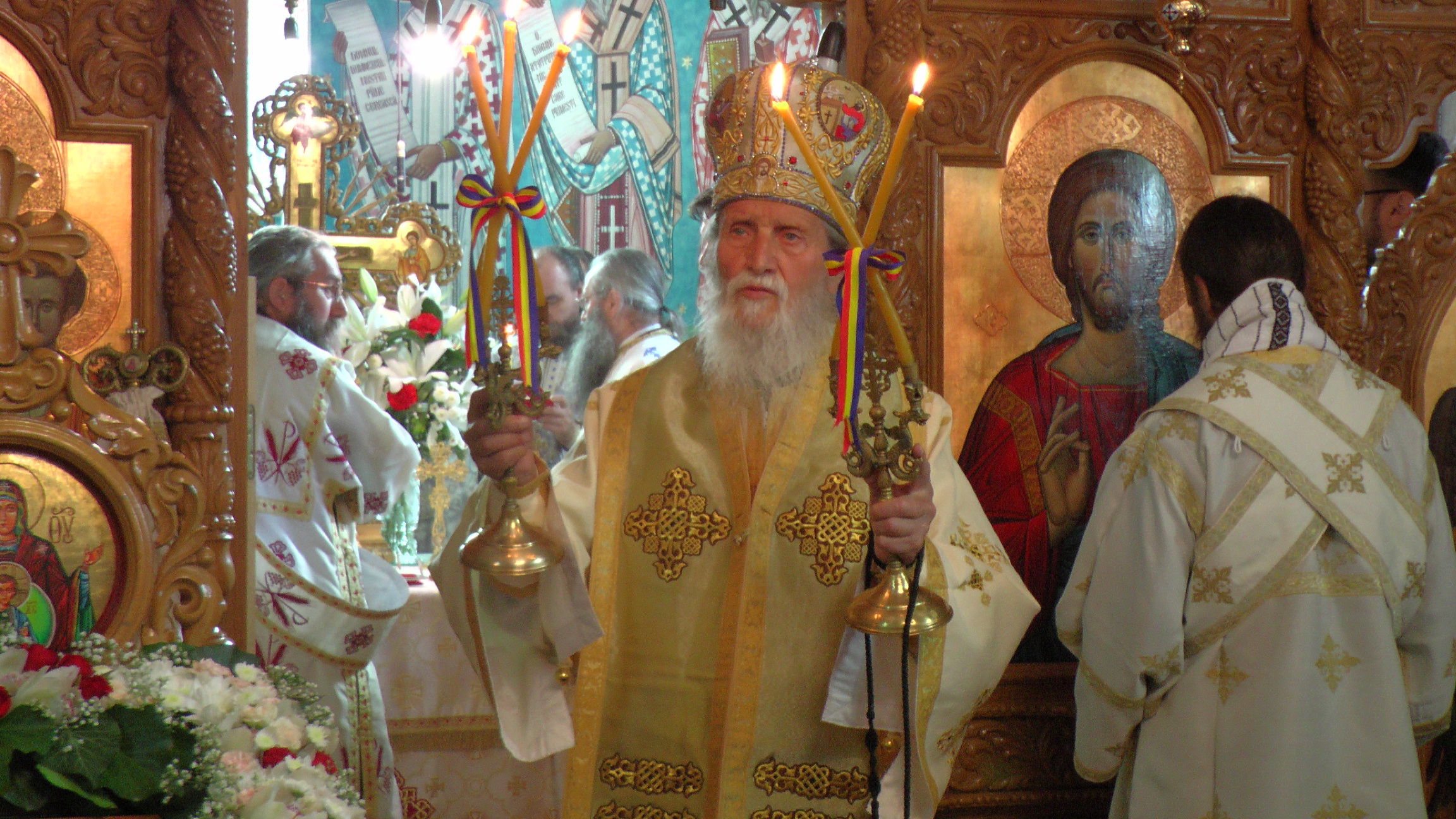 IPS Arhiepiscop Pimen, la prăznuirea Sfântului Ierarh Leontie de la Rădăuți: „Cine-L părăseşte pe Dumnezeu uită şi de semeni”