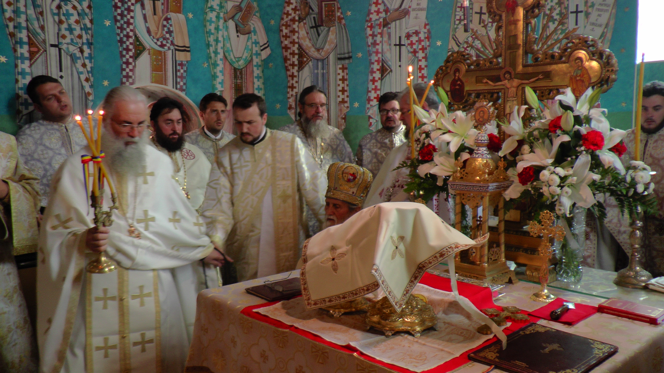 IPS Arhiepiscop Pimen, la prăznuirea Sfântului Ierarh Leontie de la Rădăuți: „Cine-L părăseşte pe Dumnezeu uită şi de semeni”