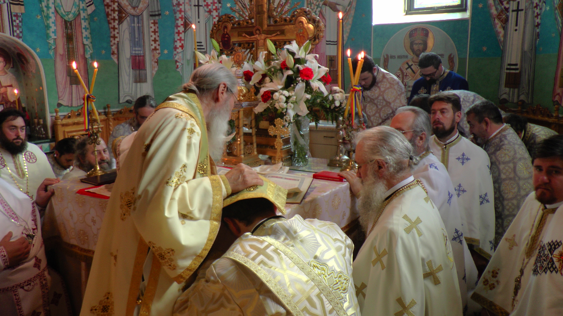 IPS Arhiepiscop Pimen, la prăznuirea Sfântului Ierarh Leontie de la Rădăuți: „Cine-L părăseşte pe Dumnezeu uită şi de semeni”