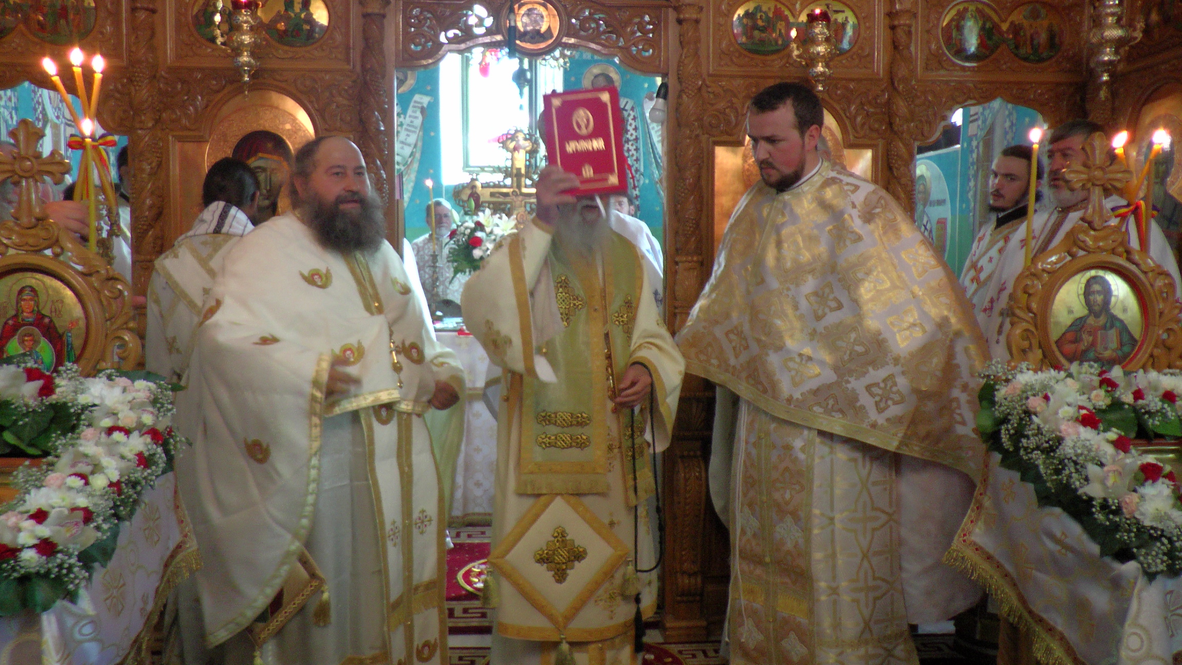 IPS Arhiepiscop Pimen, la prăznuirea Sfântului Ierarh Leontie de la Rădăuți: „Cine-L părăseşte pe Dumnezeu uită şi de semeni”