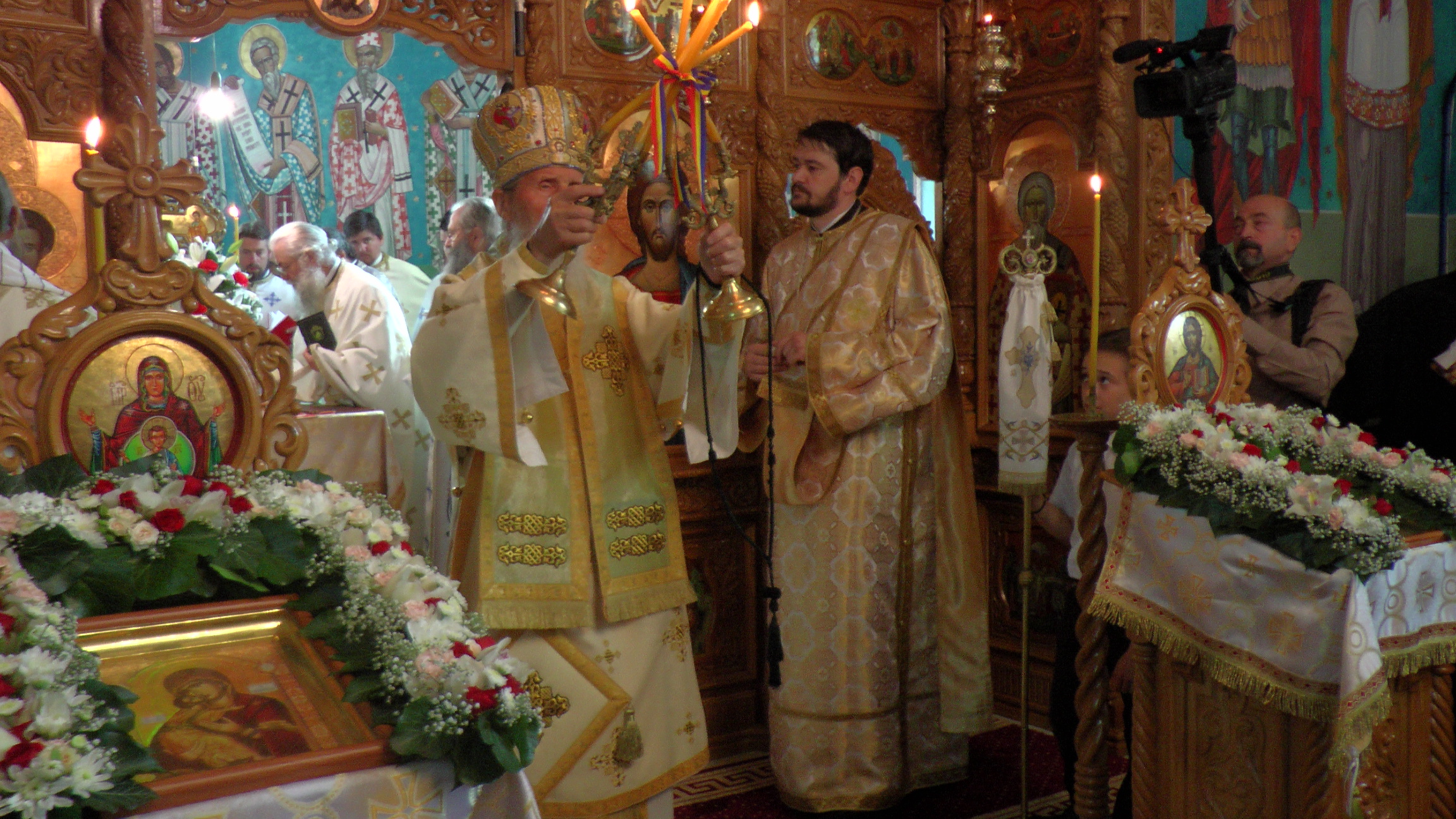 IPS Arhiepiscop Pimen, la prăznuirea Sfântului Ierarh Leontie de la Rădăuți: „Cine-L părăseşte pe Dumnezeu uită şi de semeni”