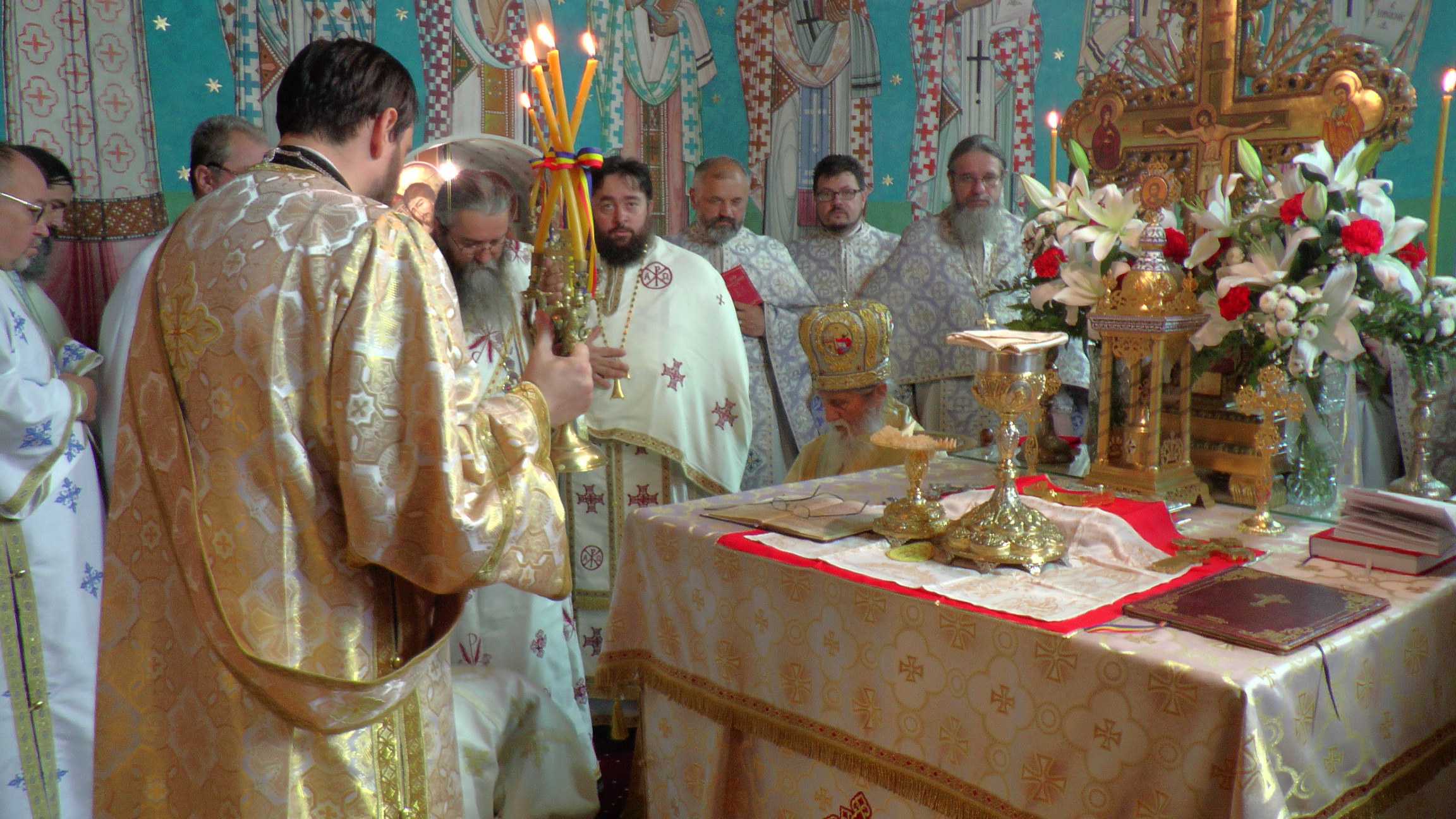 IPS Arhiepiscop Pimen, la prăznuirea Sfântului Ierarh Leontie de la Rădăuți: „Cine-L părăseşte pe Dumnezeu uită şi de semeni”