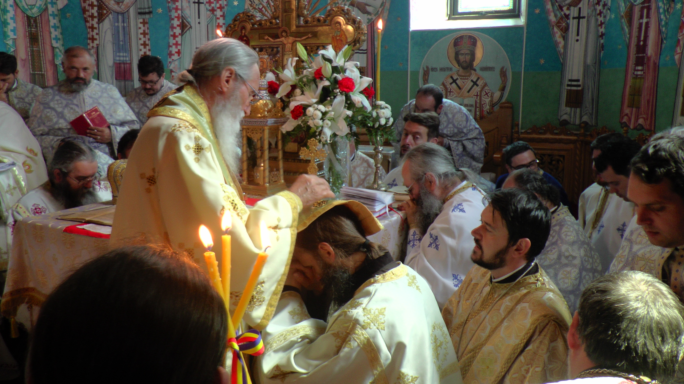 IPS Arhiepiscop Pimen, la prăznuirea Sfântului Ierarh Leontie de la Rădăuți: „Cine-L părăseşte pe Dumnezeu uită şi de semeni”